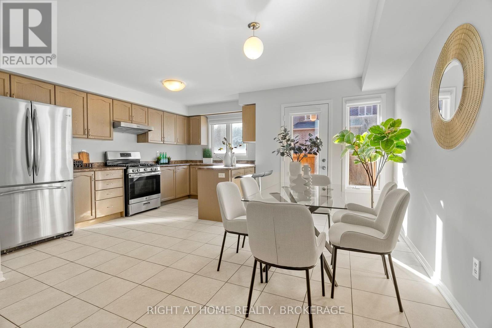 50 Humphrey Street, Hamilton (Waterdown), Ontario  L0R 2H1 - Photo 4 - X12160131
