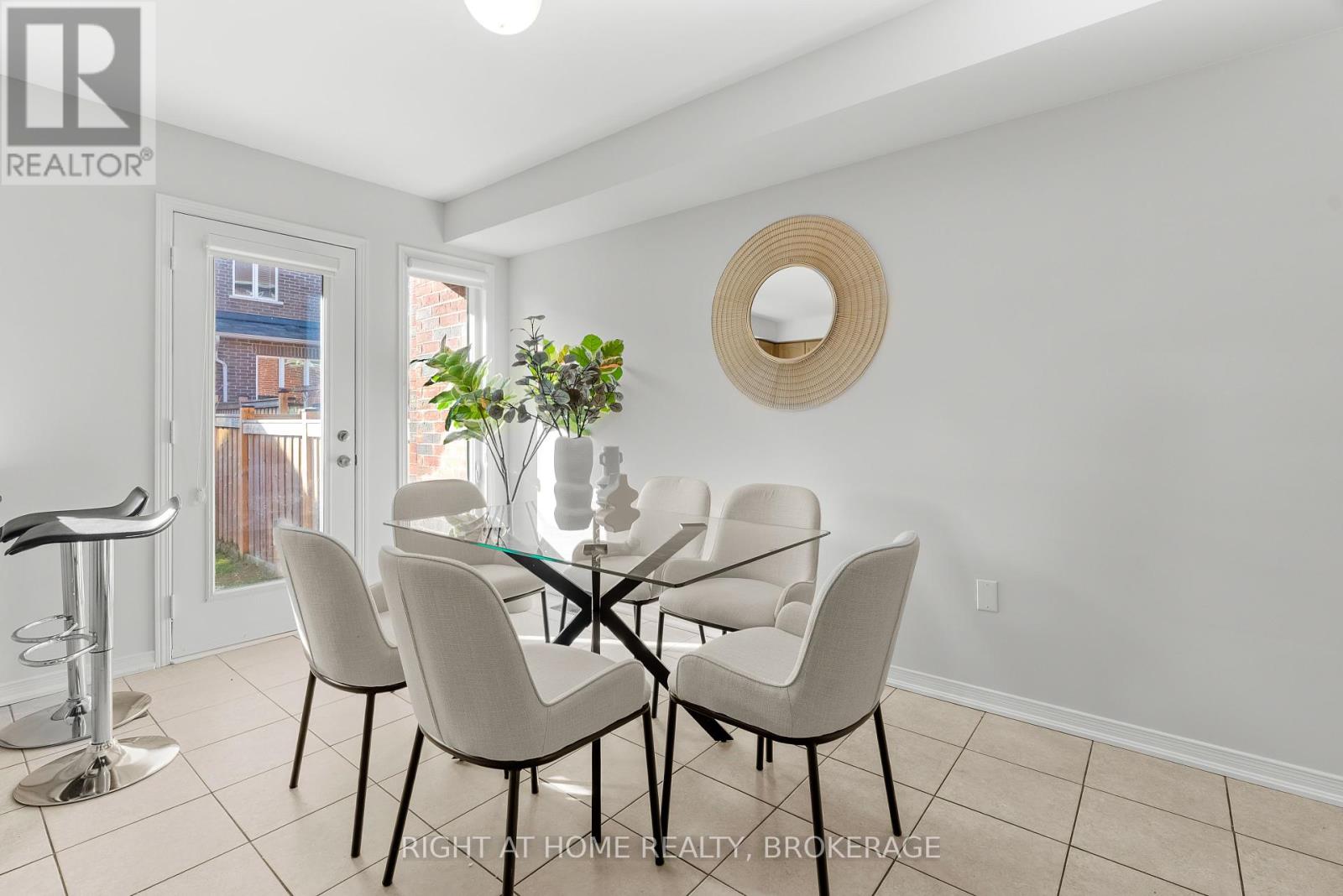 50 Humphrey Street, Hamilton (Waterdown), Ontario  L0R 2H1 - Photo 5 - X12160131