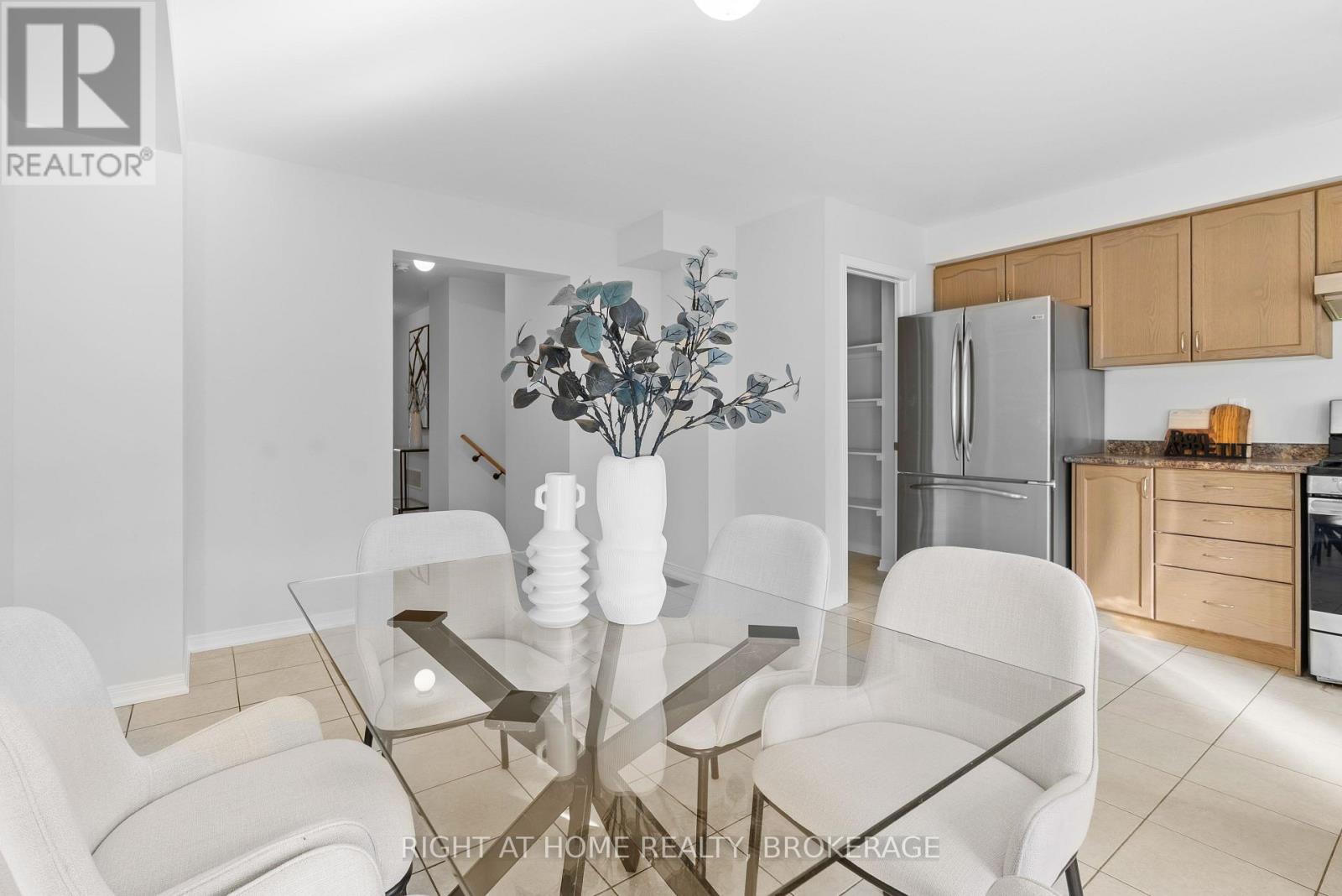 50 Humphrey Street, Hamilton (Waterdown), Ontario  L0R 2H1 - Photo 8 - X12160131