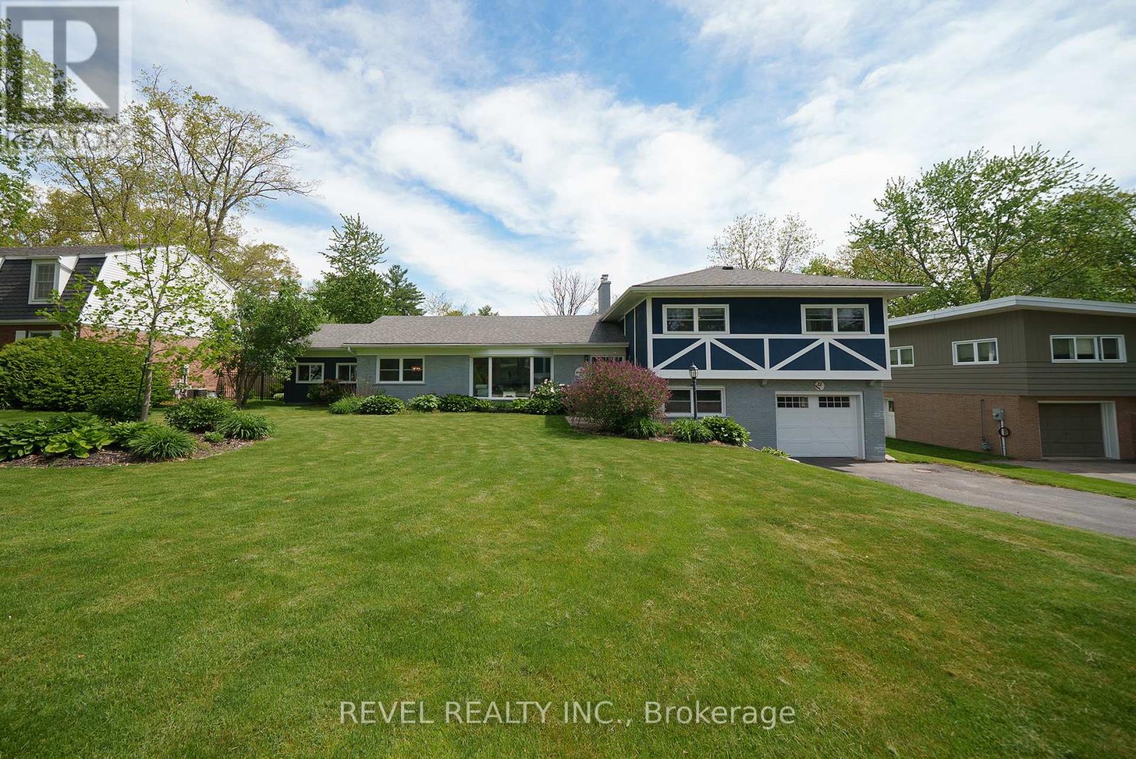 22 SUMMERHAYES CRESCENT, Brantford, Ontario