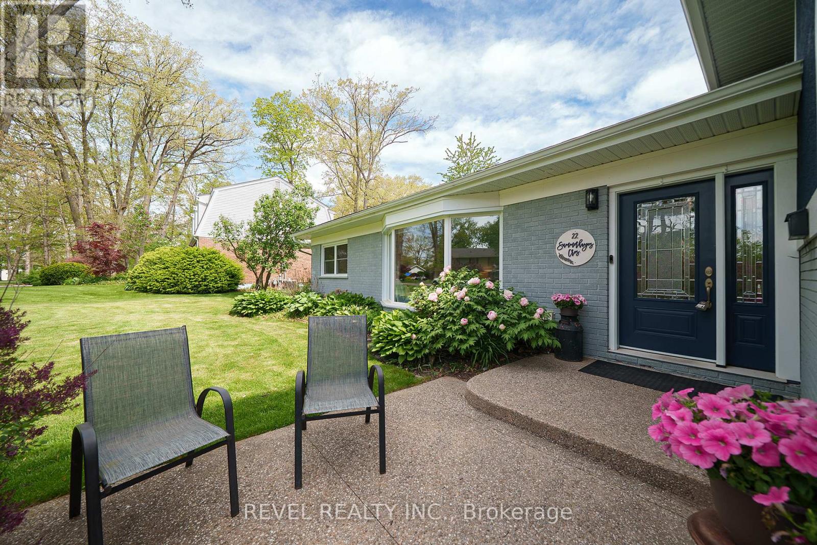 22 Summerhayes Crescent, Brantford, Ontario  N3R 5J1 - Photo 3 - X12160210