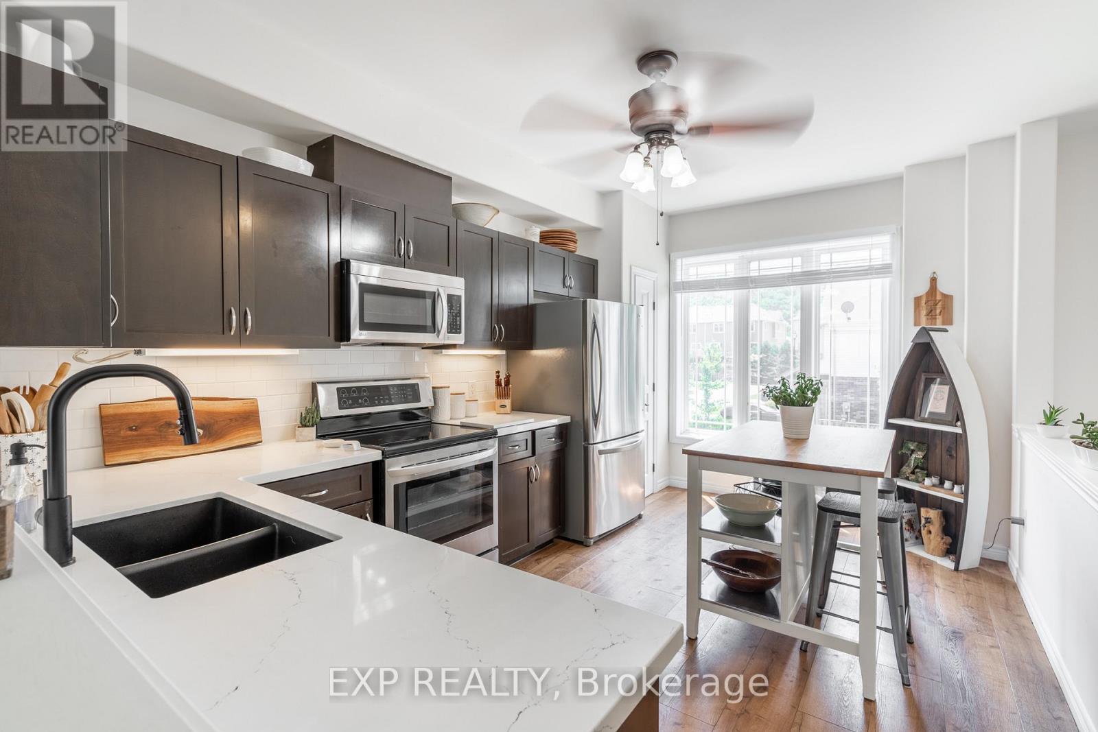 8 Hemlock Way, Grimsby, Ontario  L3M 0B5 - Photo 5 - X12160211