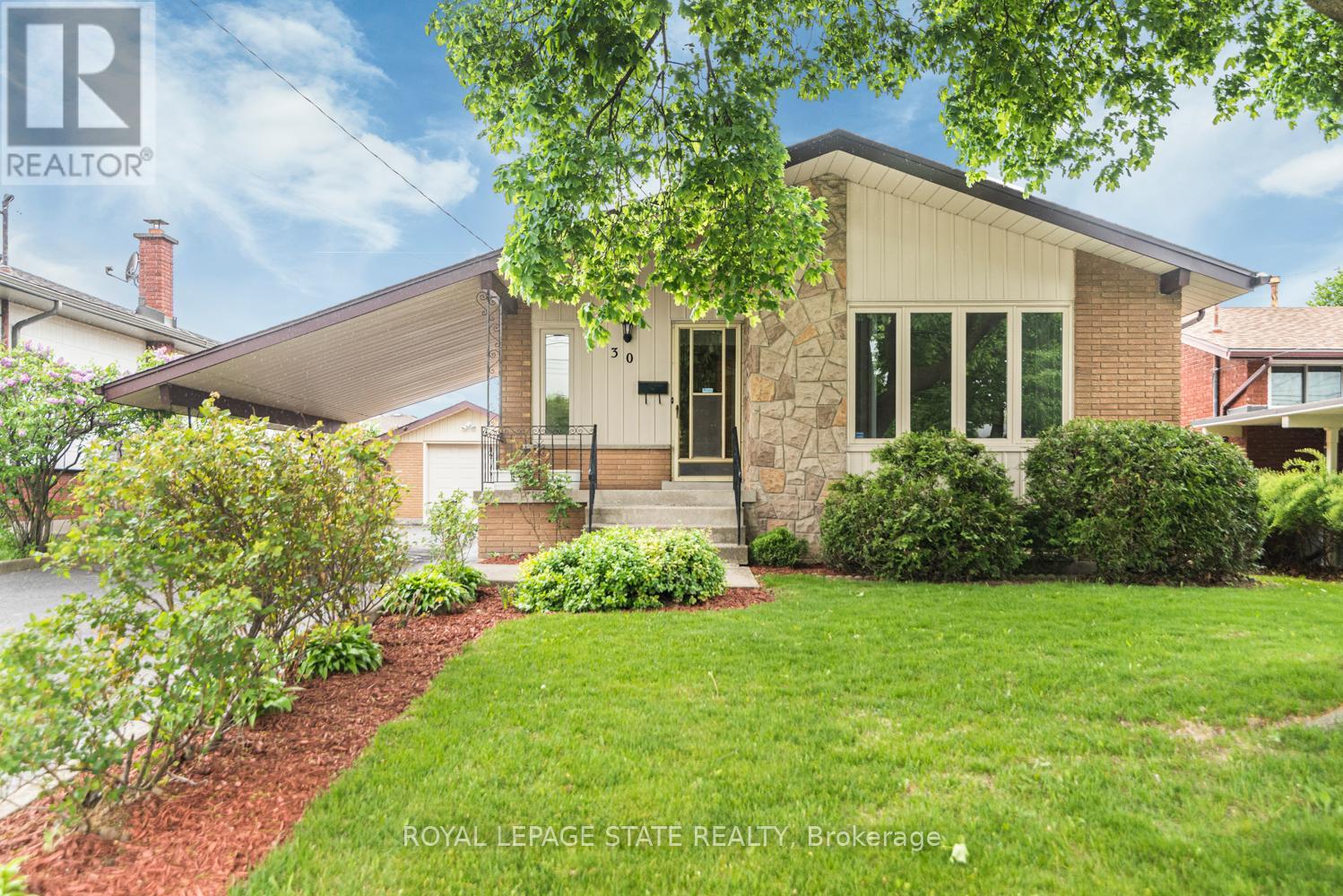 30 Greeningdon Drive, Hamilton, Ontario  L9A 3A7 - Photo 1 - X12160305