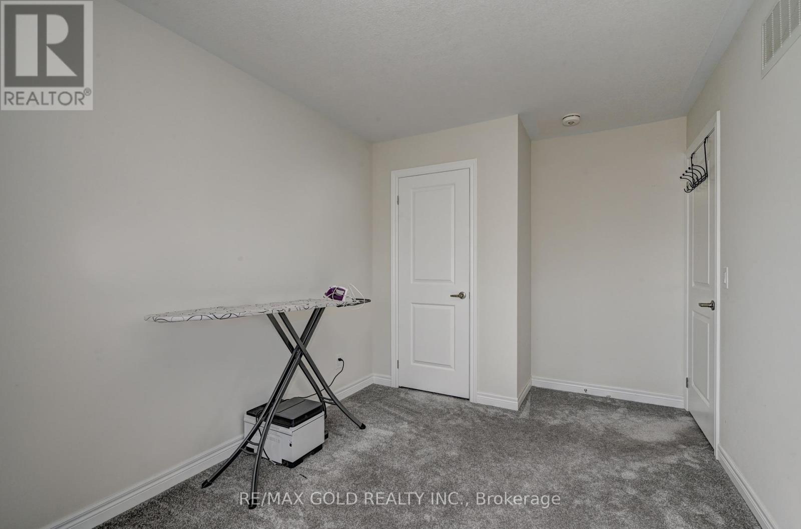 46 Grassbourne Avenue, Kitchener, Ontario  N2R 0R2 - Photo 33 - X12160342