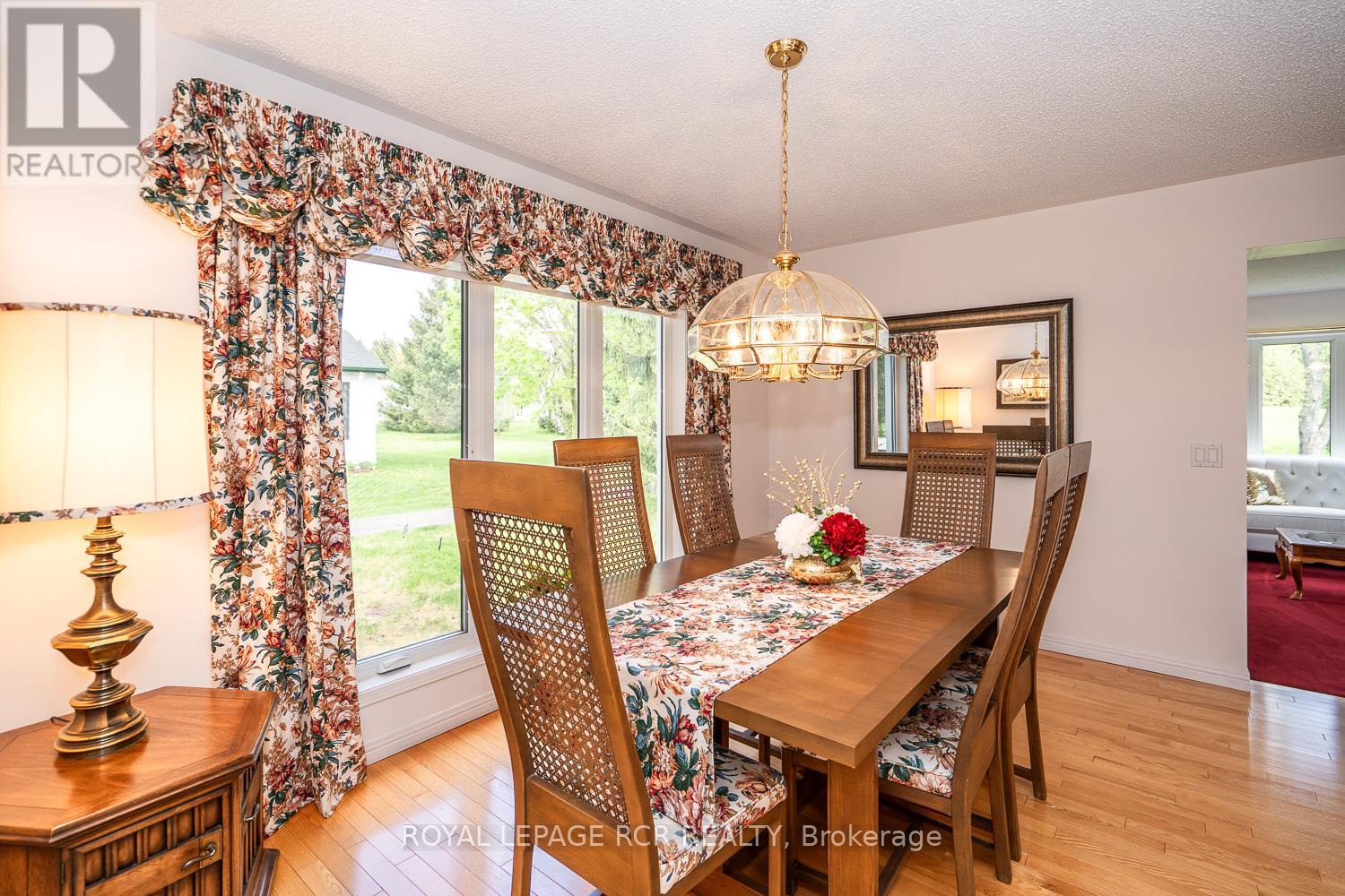 32 White Bark Way, Centre Wellington, Ontario  N0B 1J0 - Photo 8 - X12160412