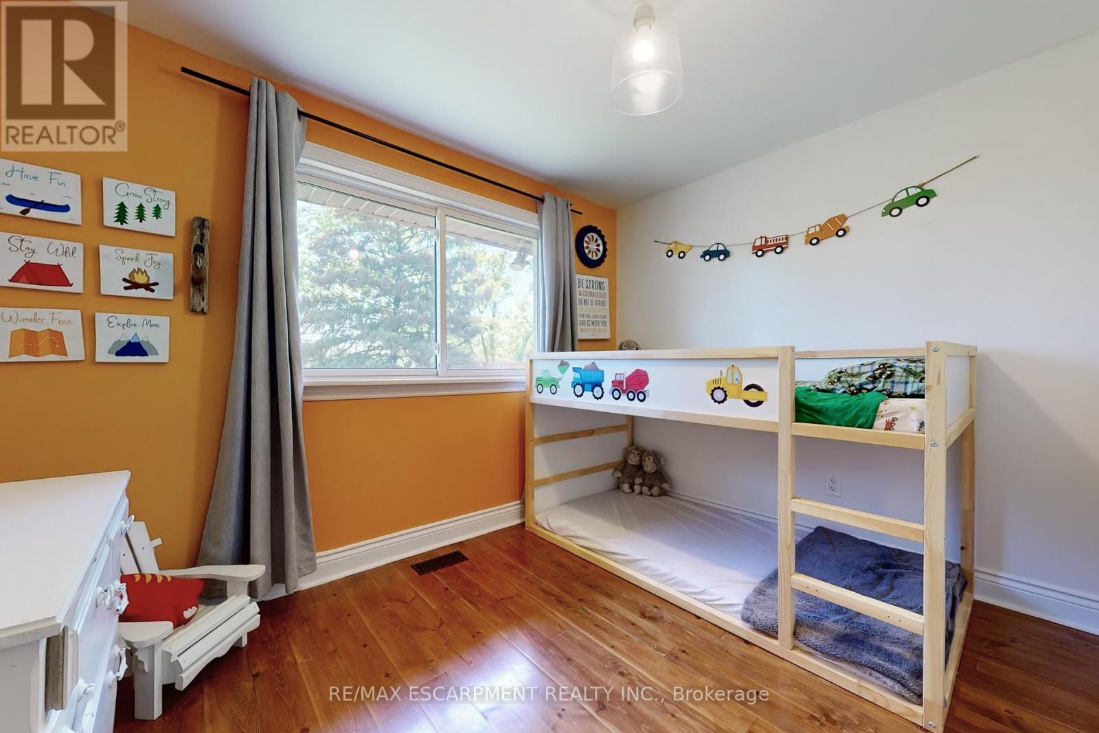 14 Algonquin Avenue, Hamilton (Greensville), Ontario  L9H 7L2 - Photo 19 - X12160424
