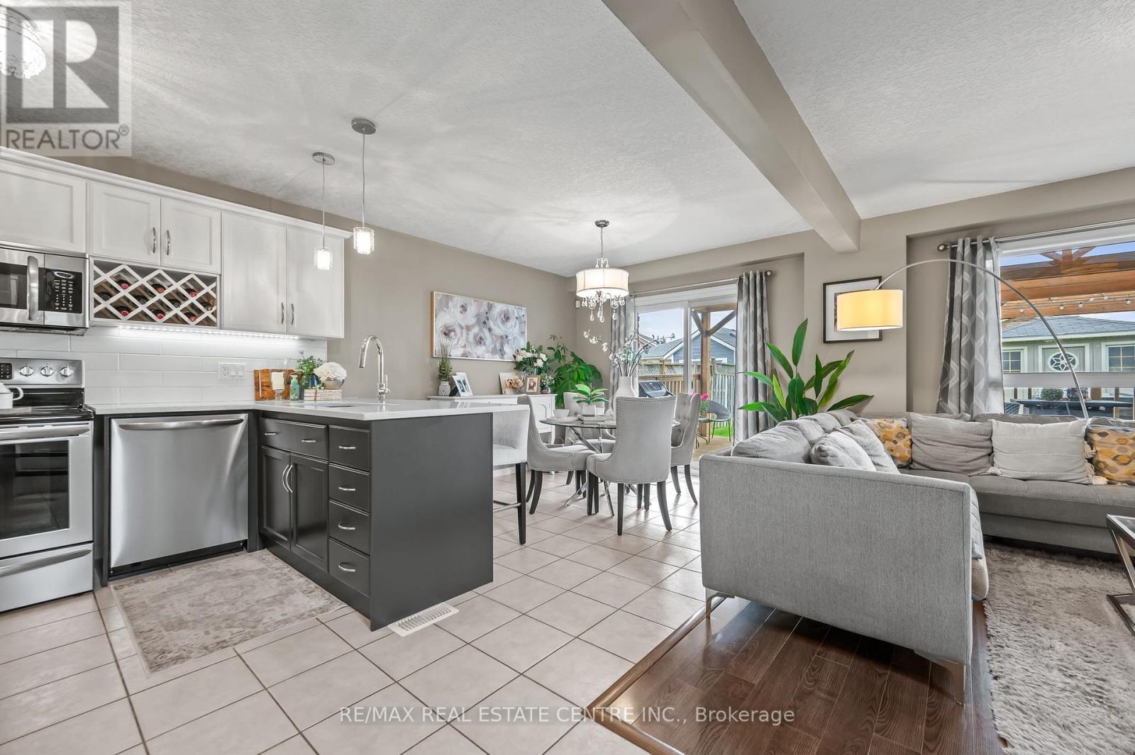 101 Edgemere Drive, Cambridge, Ontario  N1P 1E9 - Photo 8 - X12160543