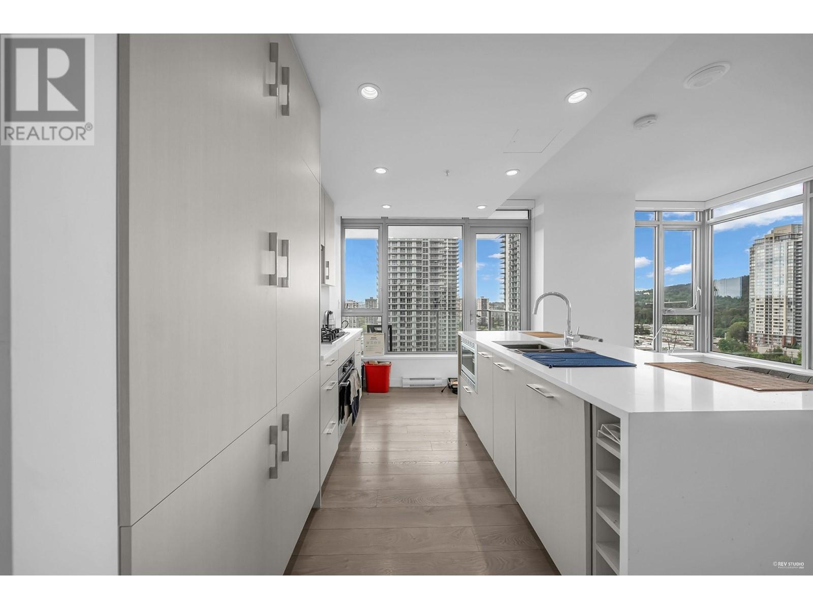 1702 518 Whiting Way, Coquitlam, British Columbia  V3J 0H7 - Photo 3 - R3004856