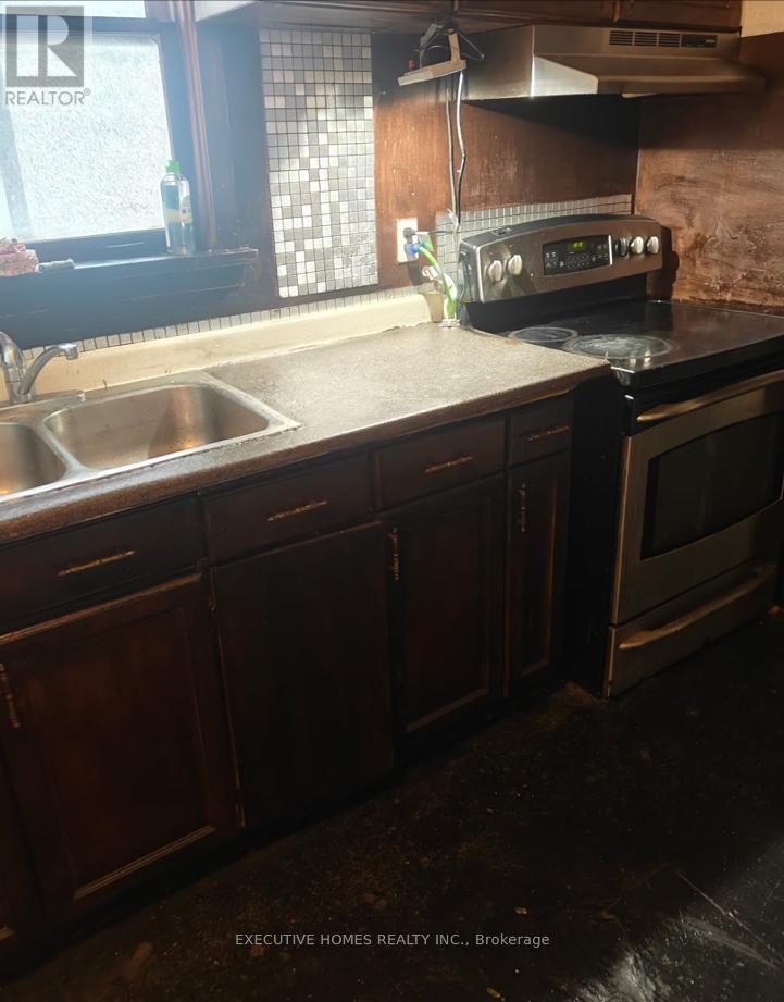 4548 Victoria Avenue, Niagara Falls, Ontario  L2E 4B6 - Photo 3 - X12160631