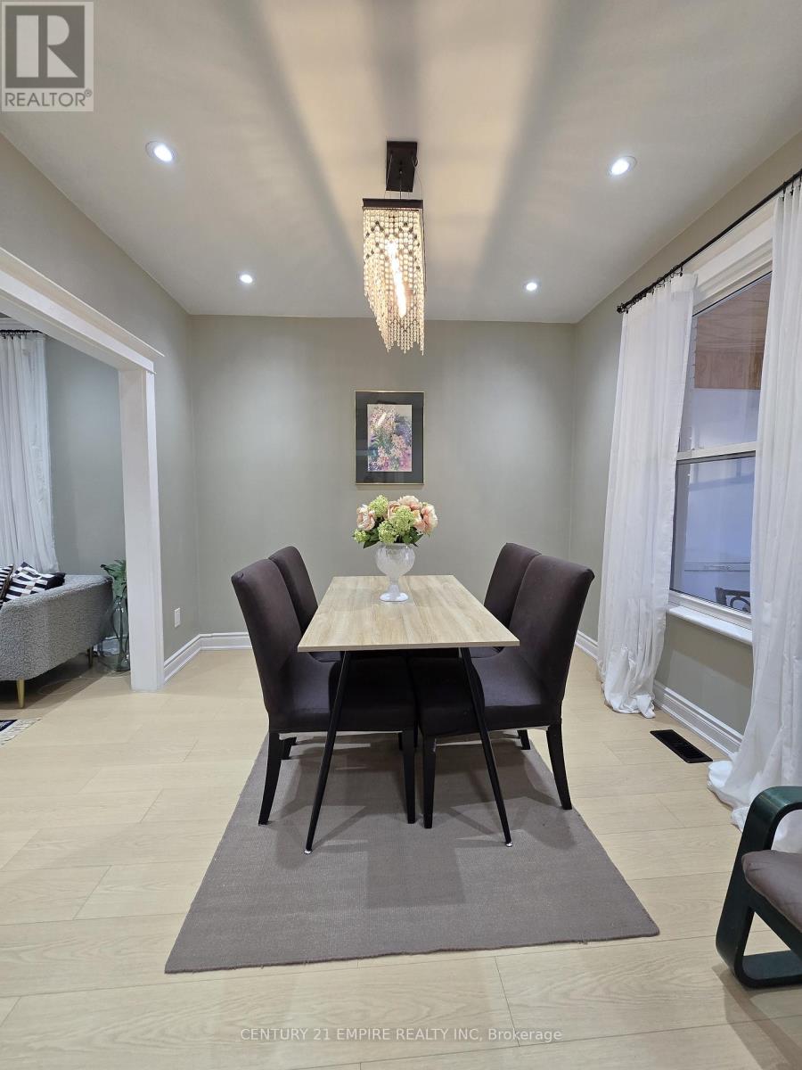 61 Stirton Street, Hamilton (Gibson), Ontario  L8L 6E7 - Photo 6 - X12160768