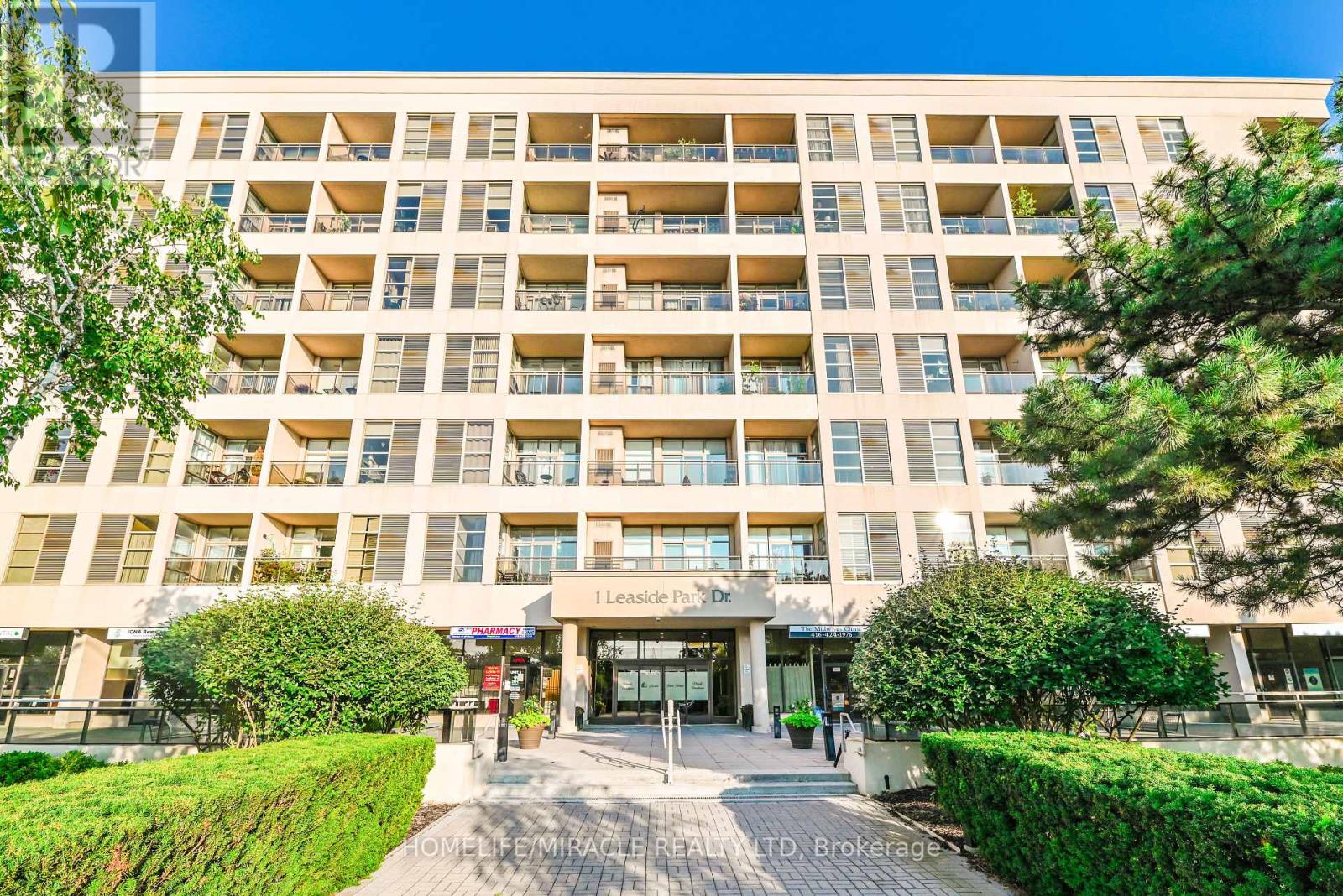 305 - 1 Leaside Park Drive, Toronto, Ontario  M4H 1R1 - Photo 2 - C11956489