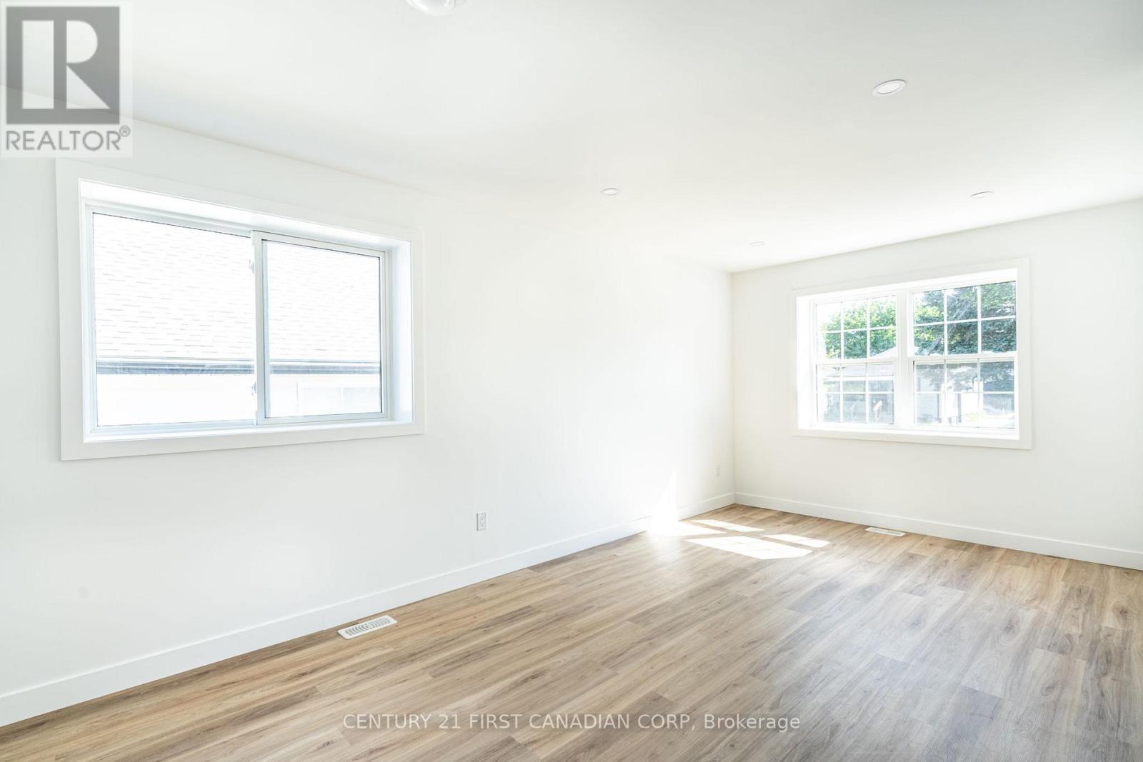 263 Sanders Street, London East (East M), Ontario  N5Z 2T1 - Photo 13 - X12160841