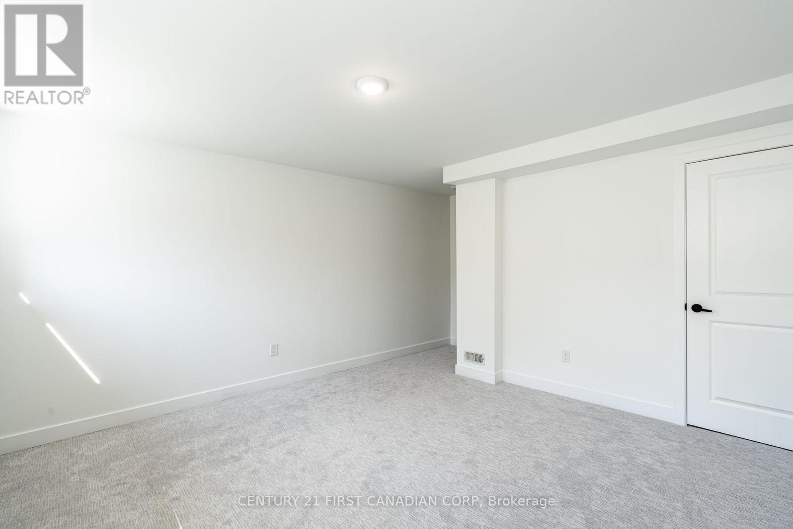 263 Sanders Street, London East, Ontario N5Z 2T1 - Photo 23 - X12160841