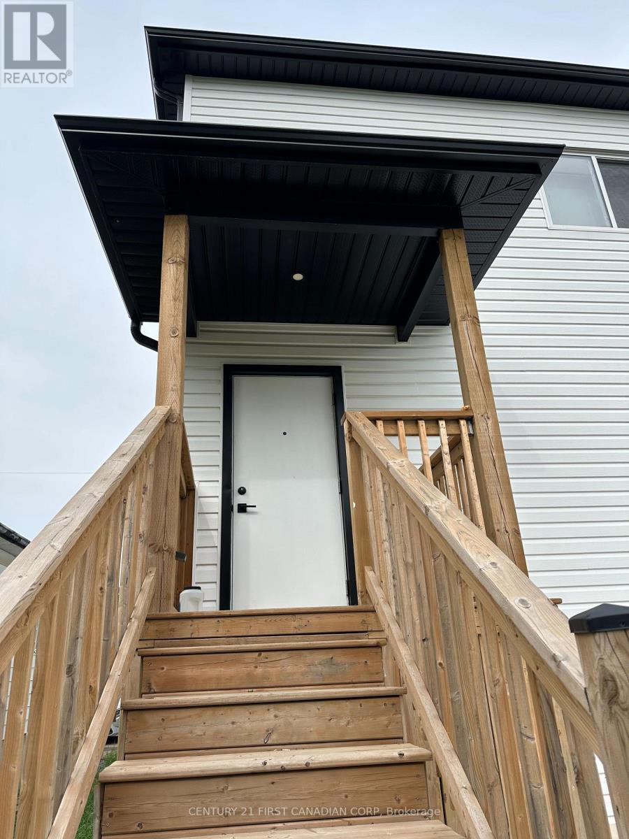 263 Sanders Street, London East, Ontario N5Z 2T1 - Photo 7 - X12160841