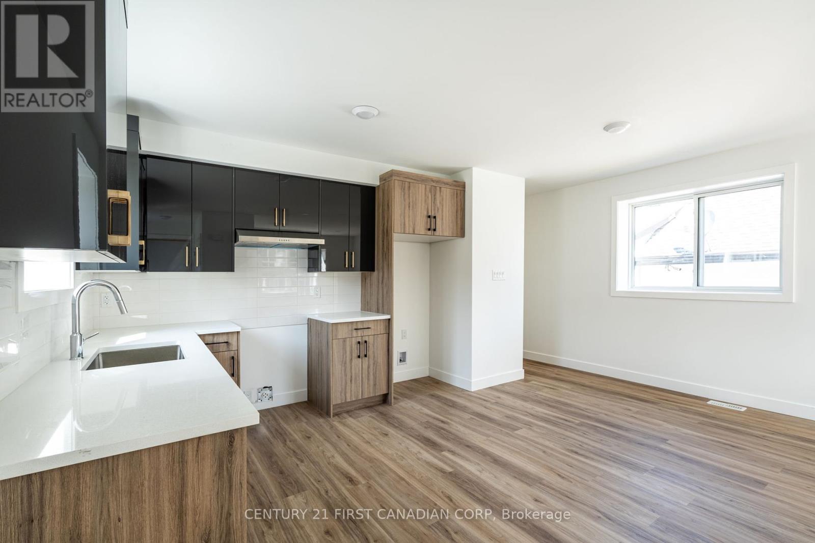 263 Sanders Street, London East, Ontario N5Z 2T1 - Photo 8 - X12160841