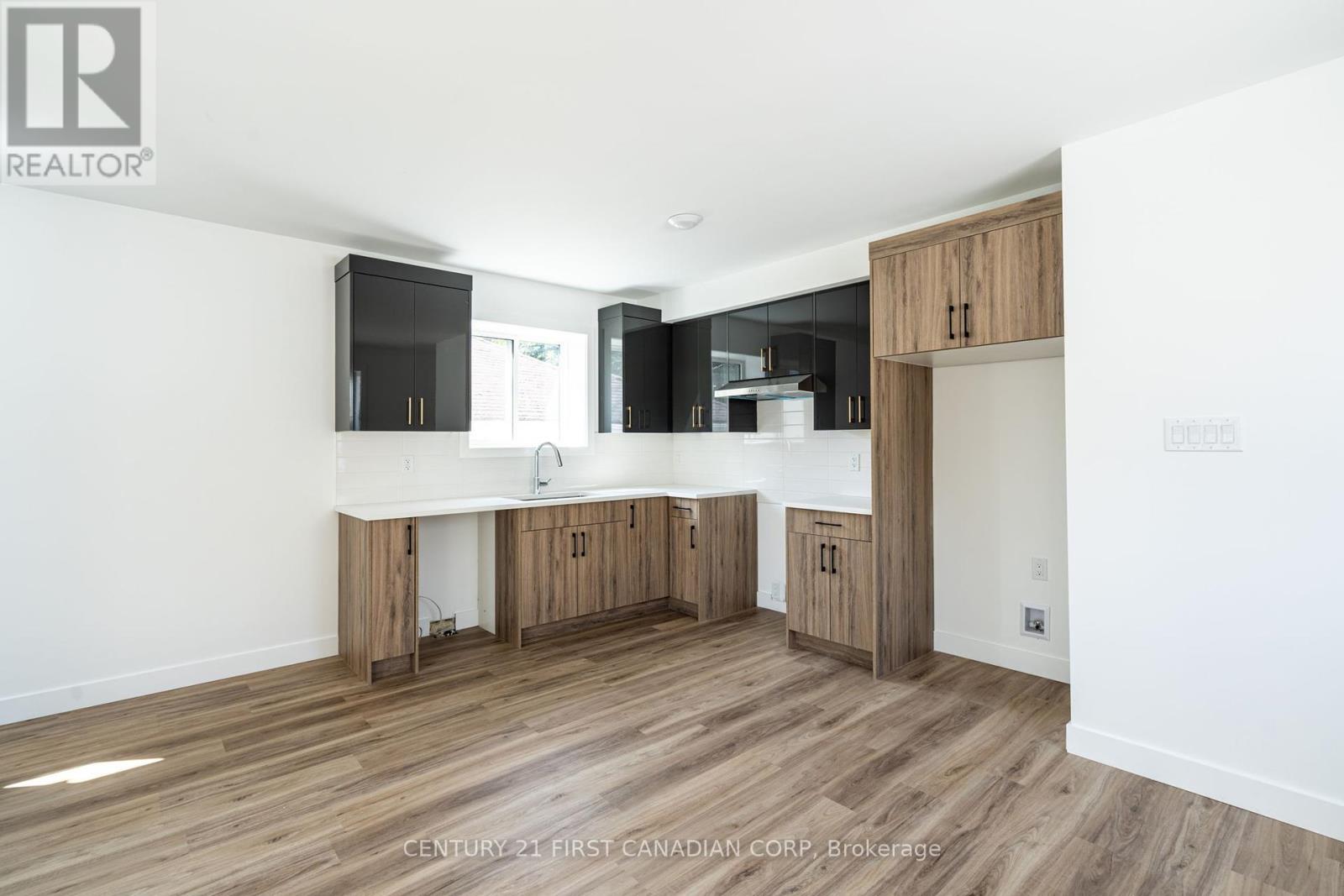 263 Sanders Street, London East, Ontario N5Z 2T1 - Photo 9 - X12160841