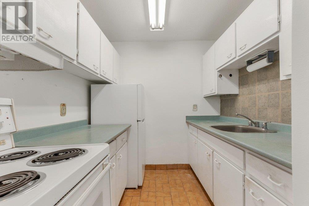 Property at 2103 1330 HARWOOD STREET image 3