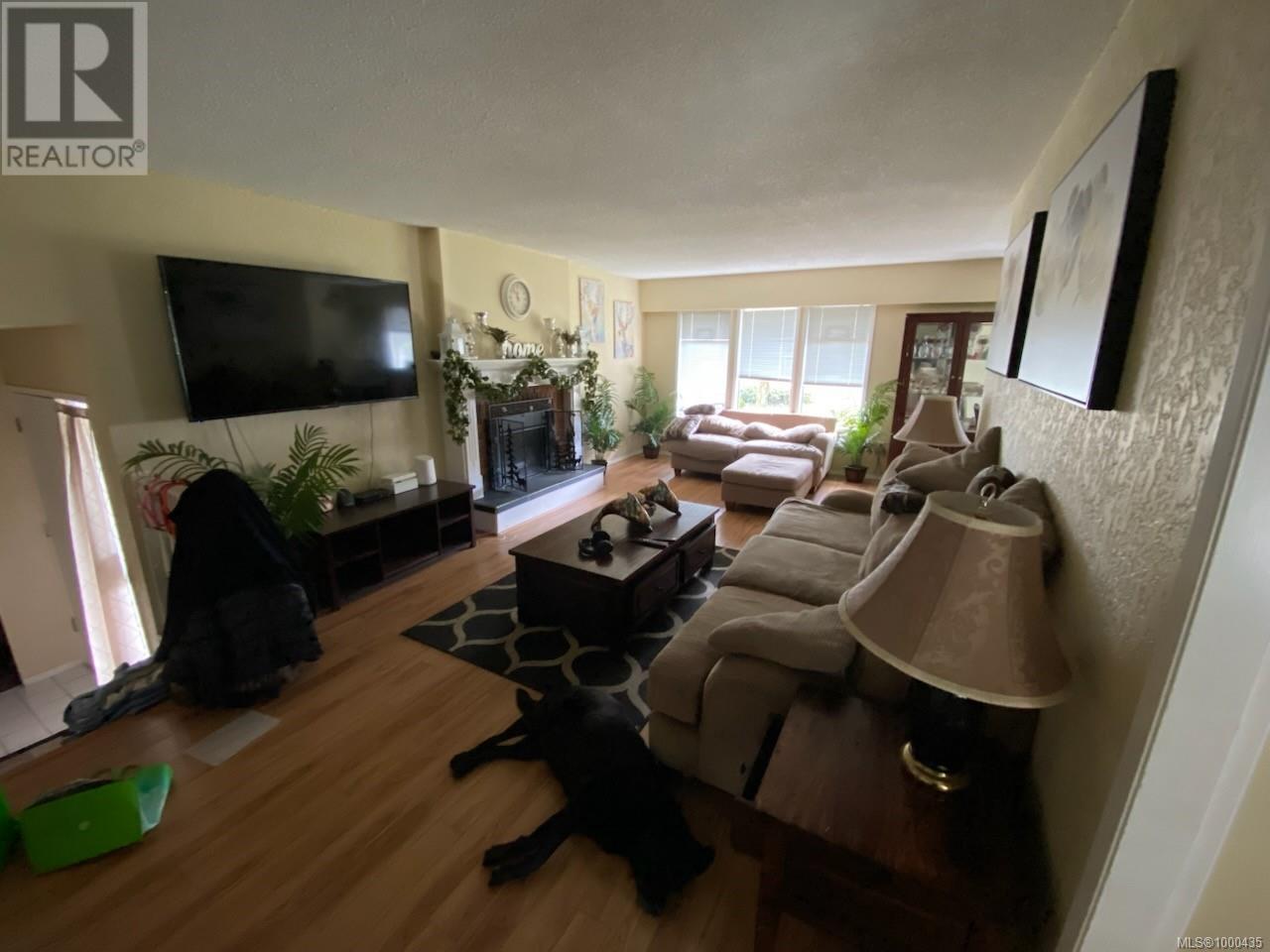 Property at 4360 Torquay Dr image 4