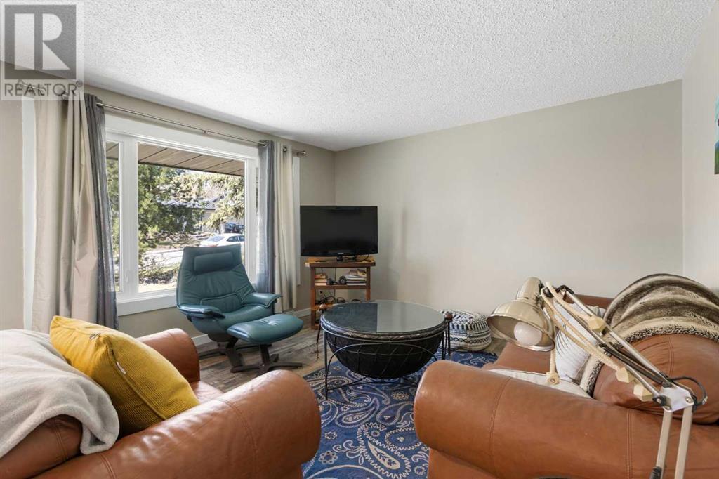 7032 22a Street Se, Calgary, Alberta  T2C 0X2 - Photo 6 - A2216182