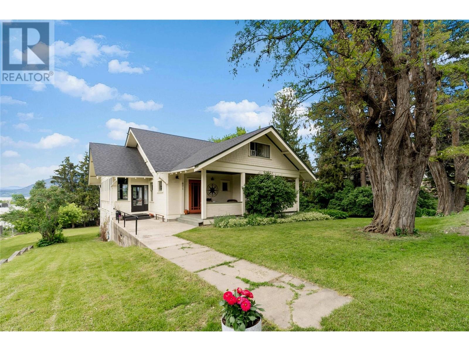 671 2 Avenue NE, Salmon Arm, British Columbia