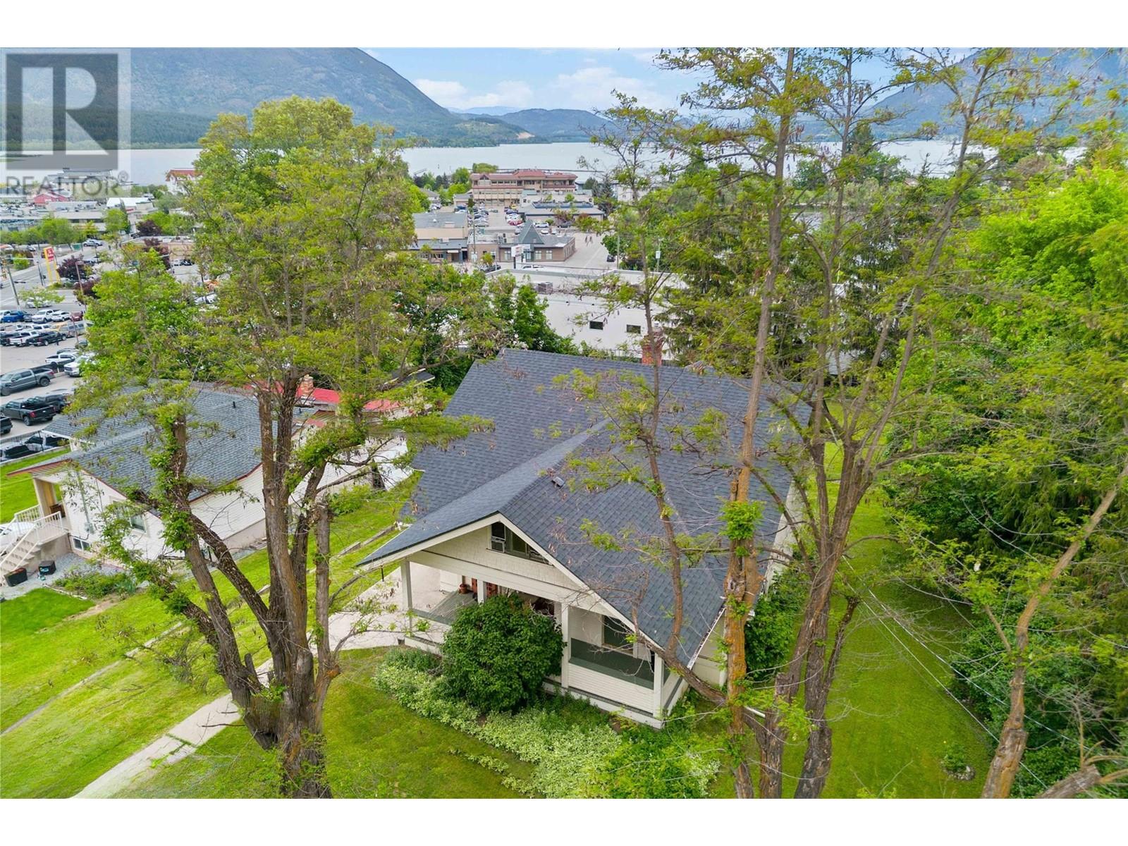 671 2 Avenue Ne, Salmon Arm, British Columbia  V1E 1H2 - Photo 3 - 10339149