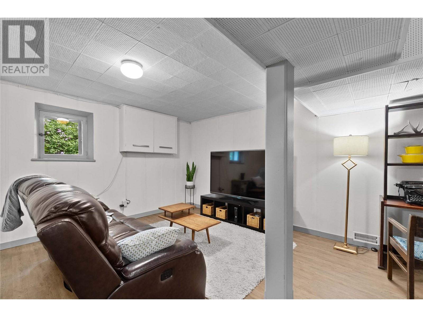 671 2 Avenue Ne, Salmon Arm, British Columbia  V1E 1H2 - Photo 43 - 10339149