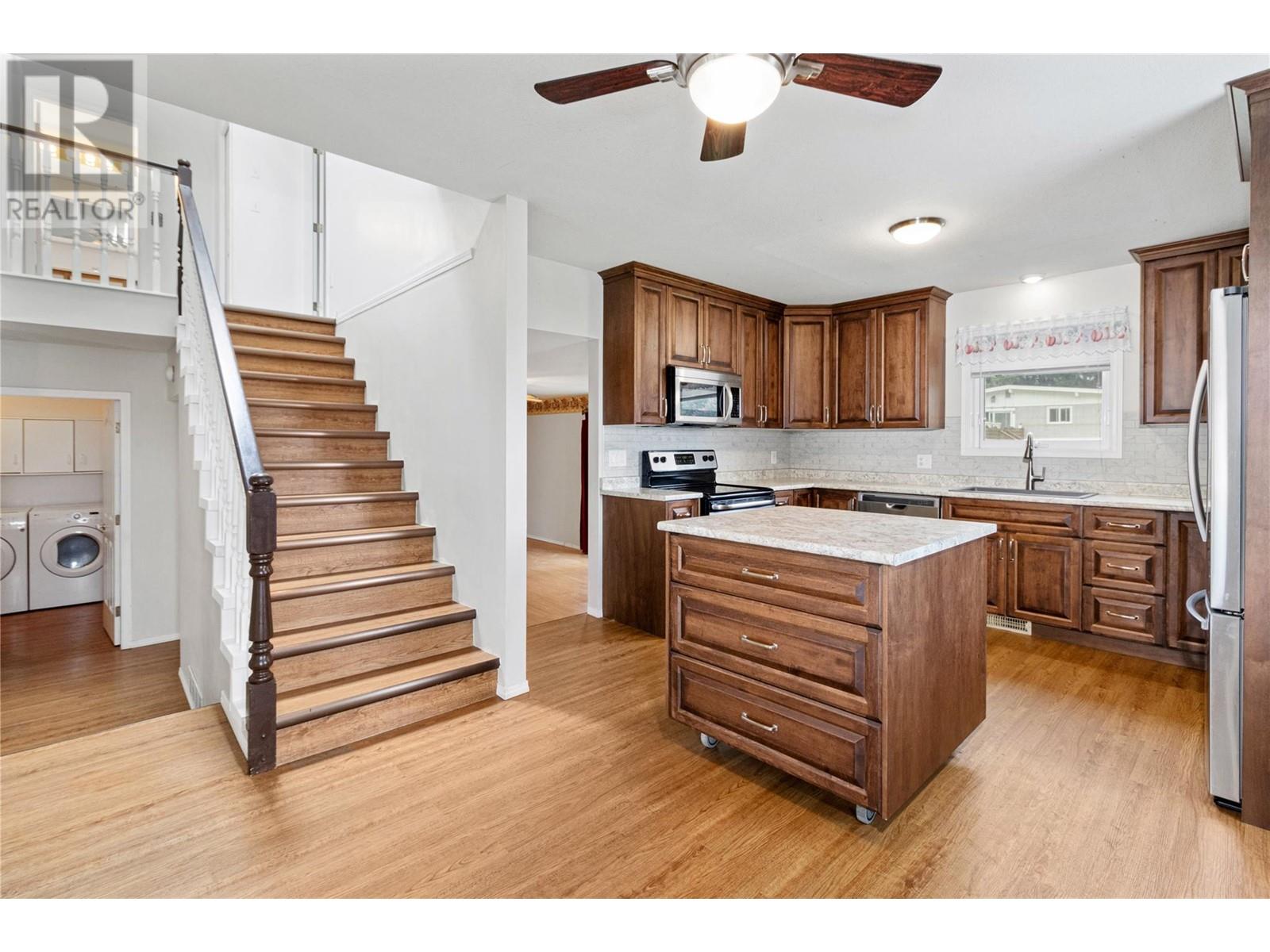 196 Merrifield Court, Kelowna, British Columbia  V1X 7E9 - Photo 12 - 10347931
