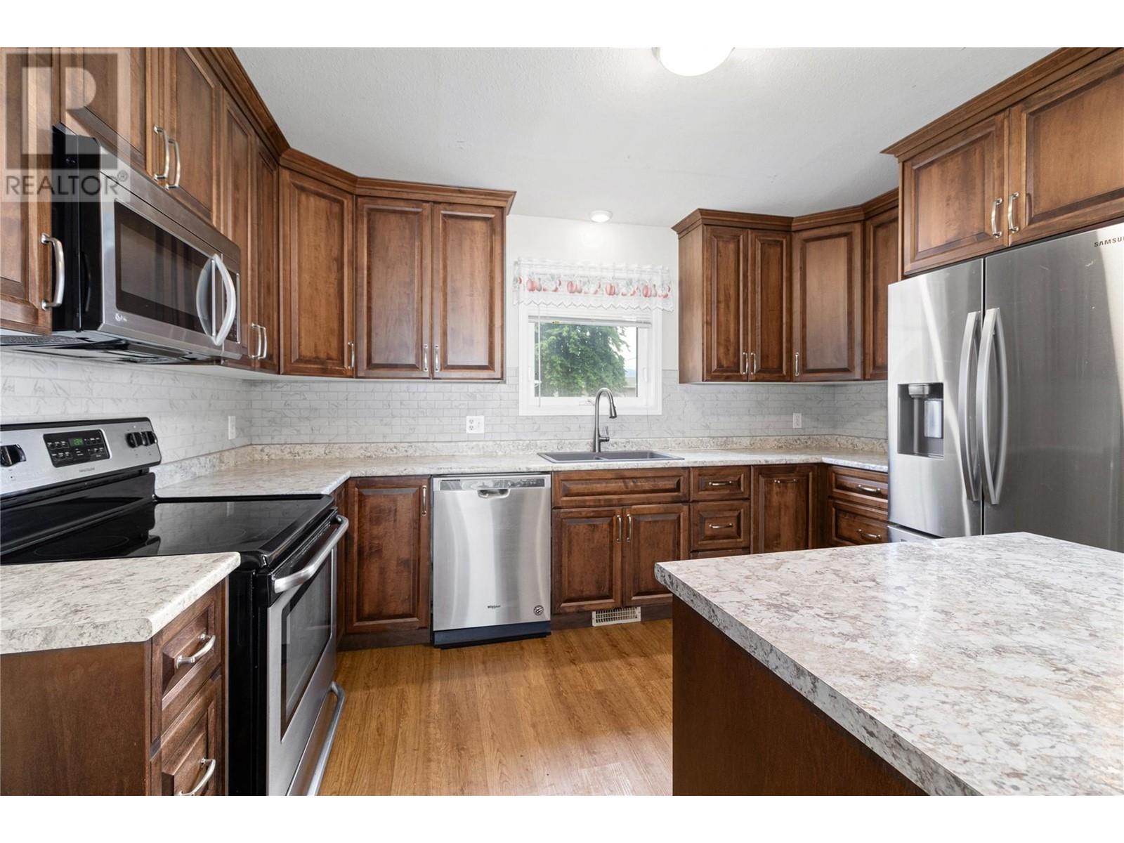 196 Merrifield Court, Kelowna, British Columbia  V1X 7E9 - Photo 13 - 10347931