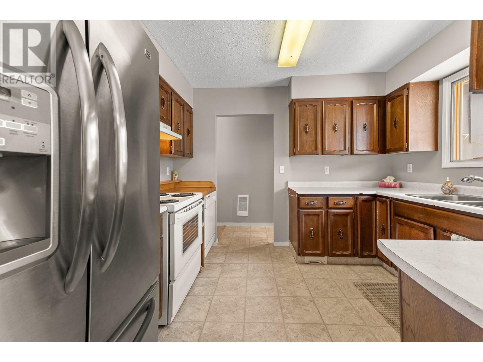 302 9th Street, Keremeos, British Columbia  V2A 1N2 - Photo 7 - 10348597