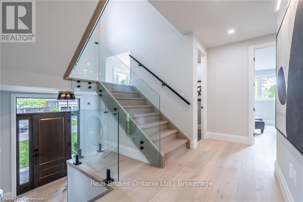 262 Robina Road, Hamilton, Ontario  L9G 2L5 - Photo 5 - X12160843
