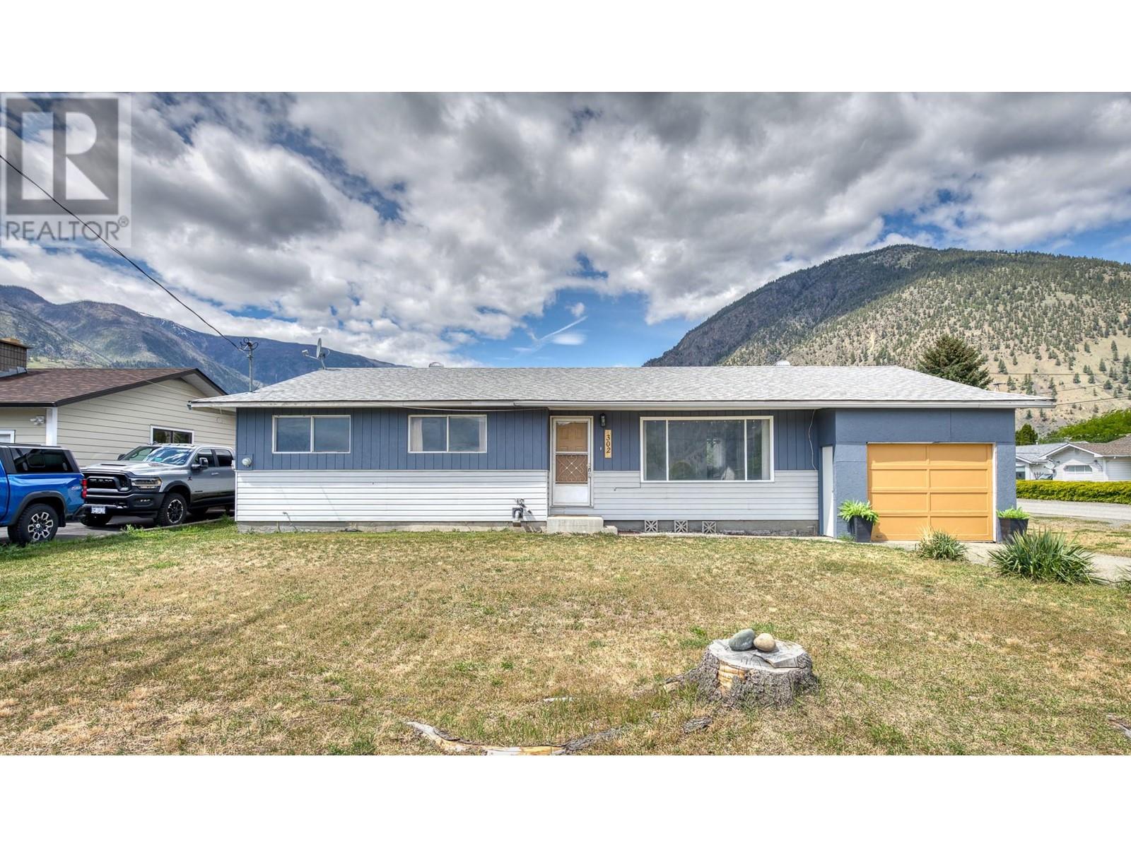 302 9th Street, Keremeos, British Columbia