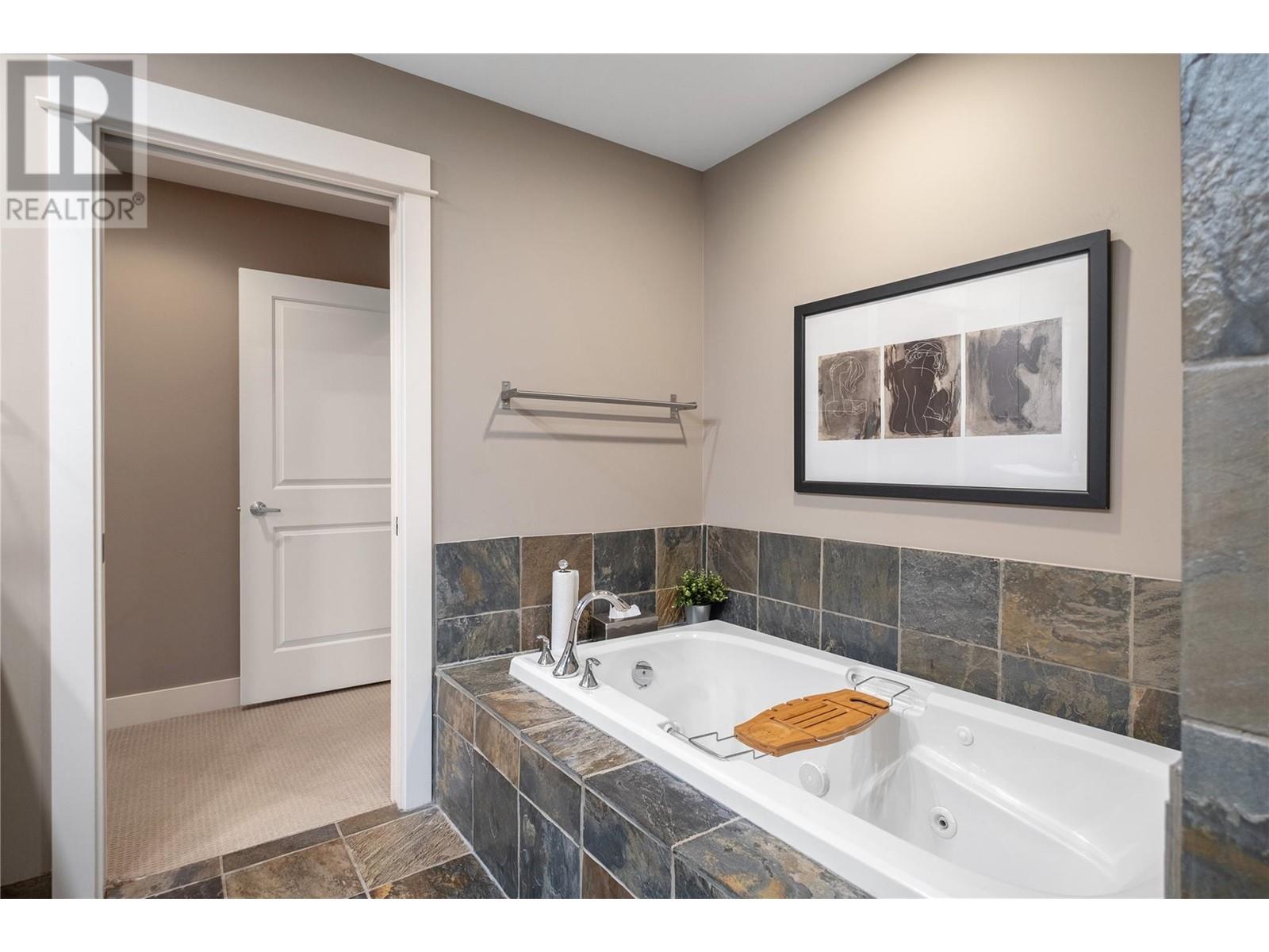856 Hewetson Avenue, Kelowna, British Columbia  V1W 5C9 - Photo 51 - 10348705