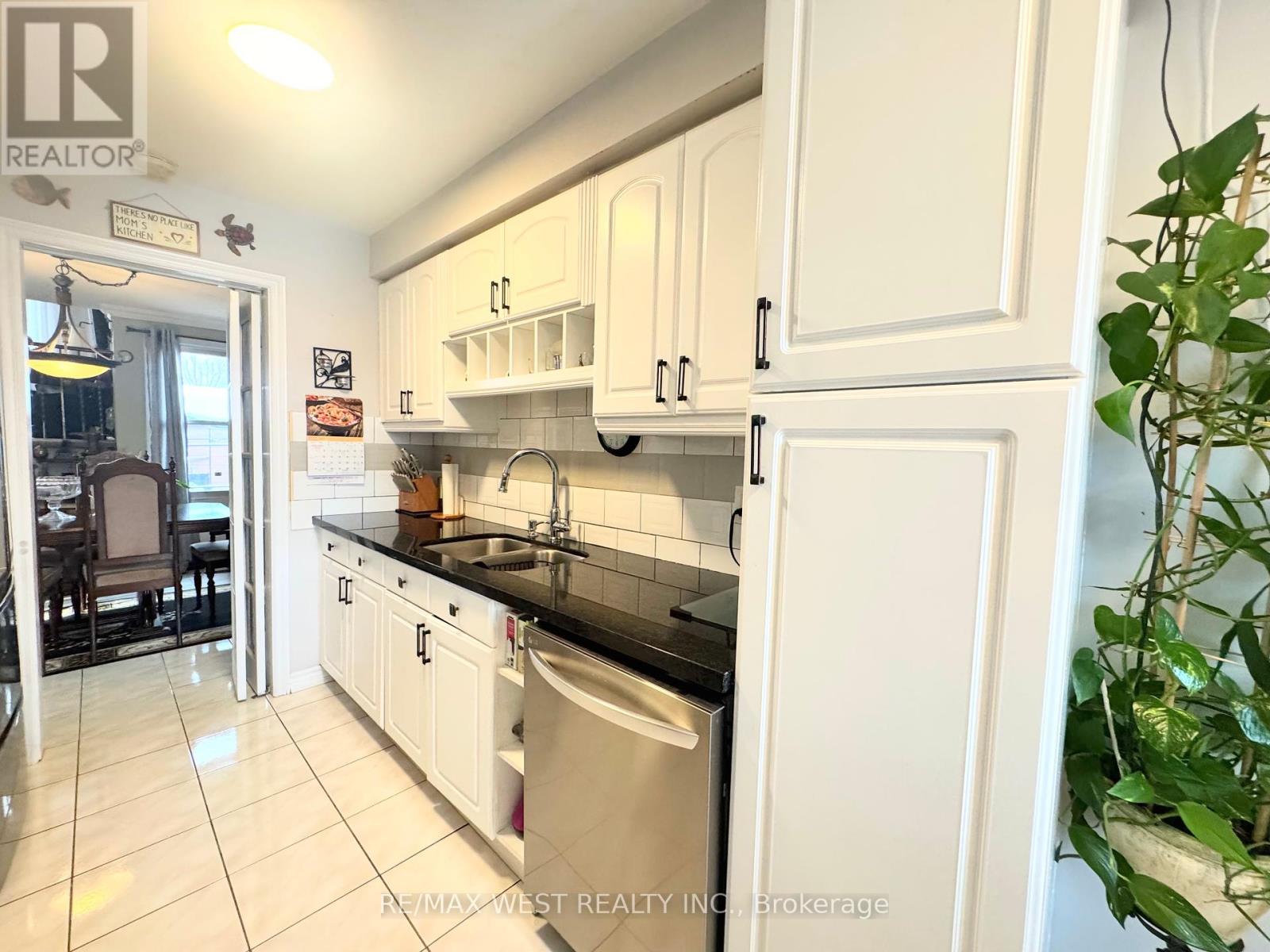 425 Hansen Road N, Brampton, Ontario  L6V 3P6 - Photo 9 - W12069213