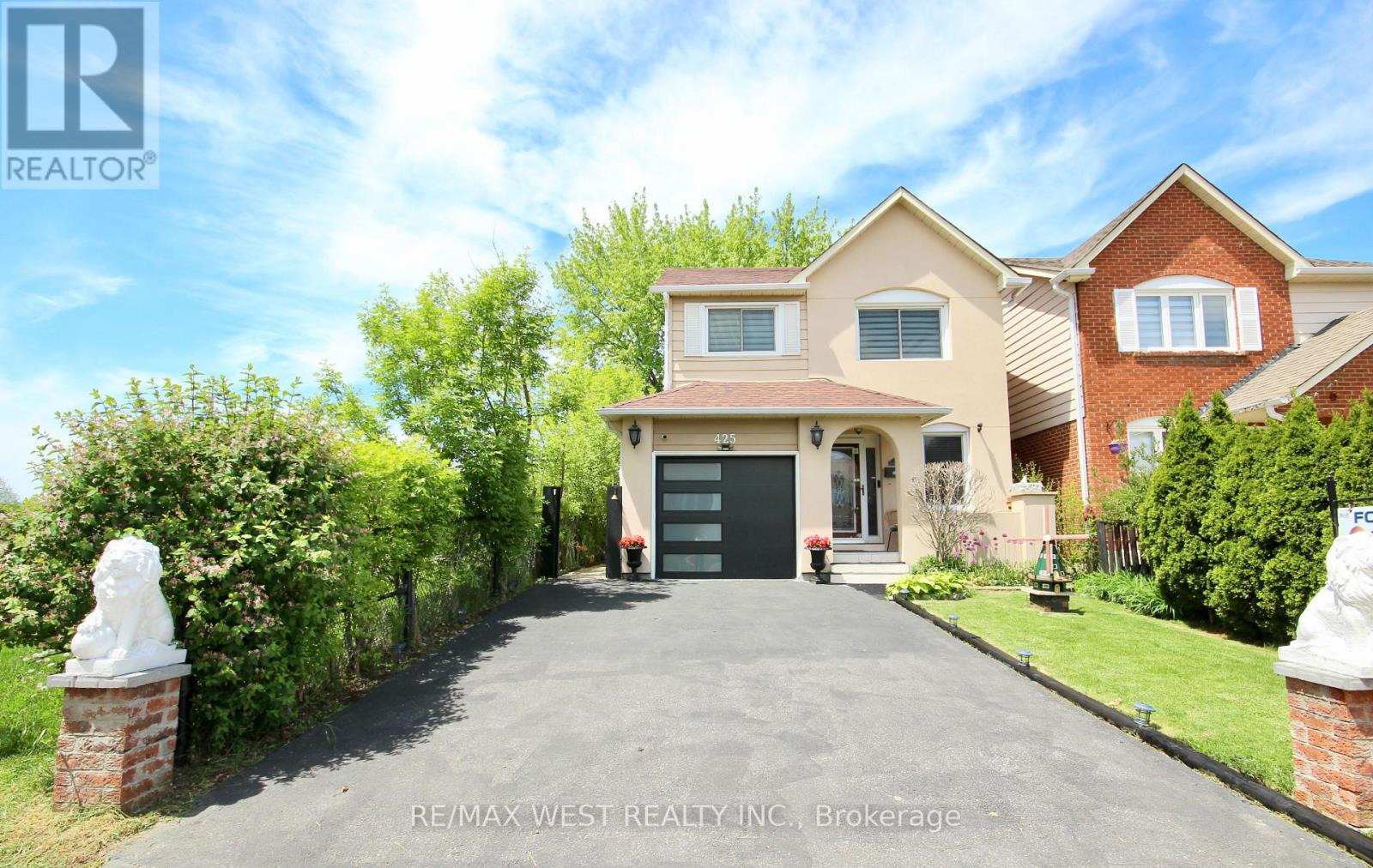 425 Hansen Road N, Brampton, Ontario  L6V 3P6 - Photo 3 - W12069213