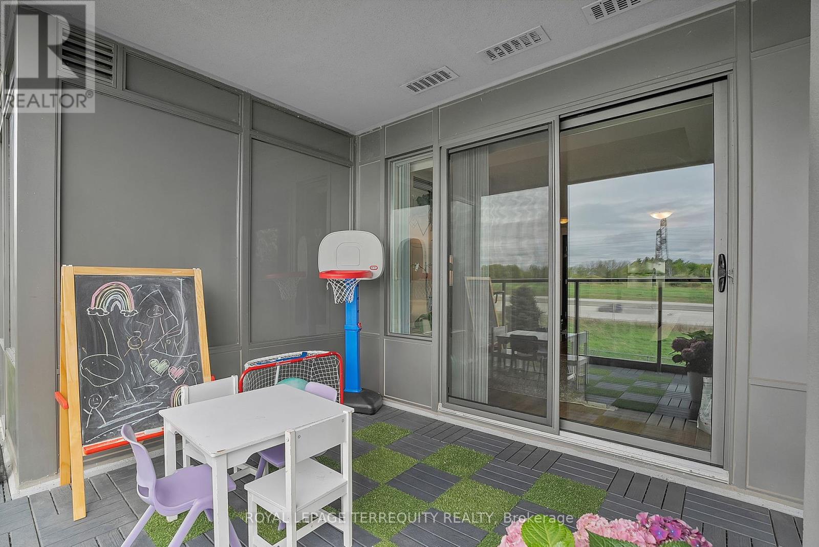 210 - 273 South Park Road, Markham, Ontario  L3T 0B5 - Photo 29 - N12160810