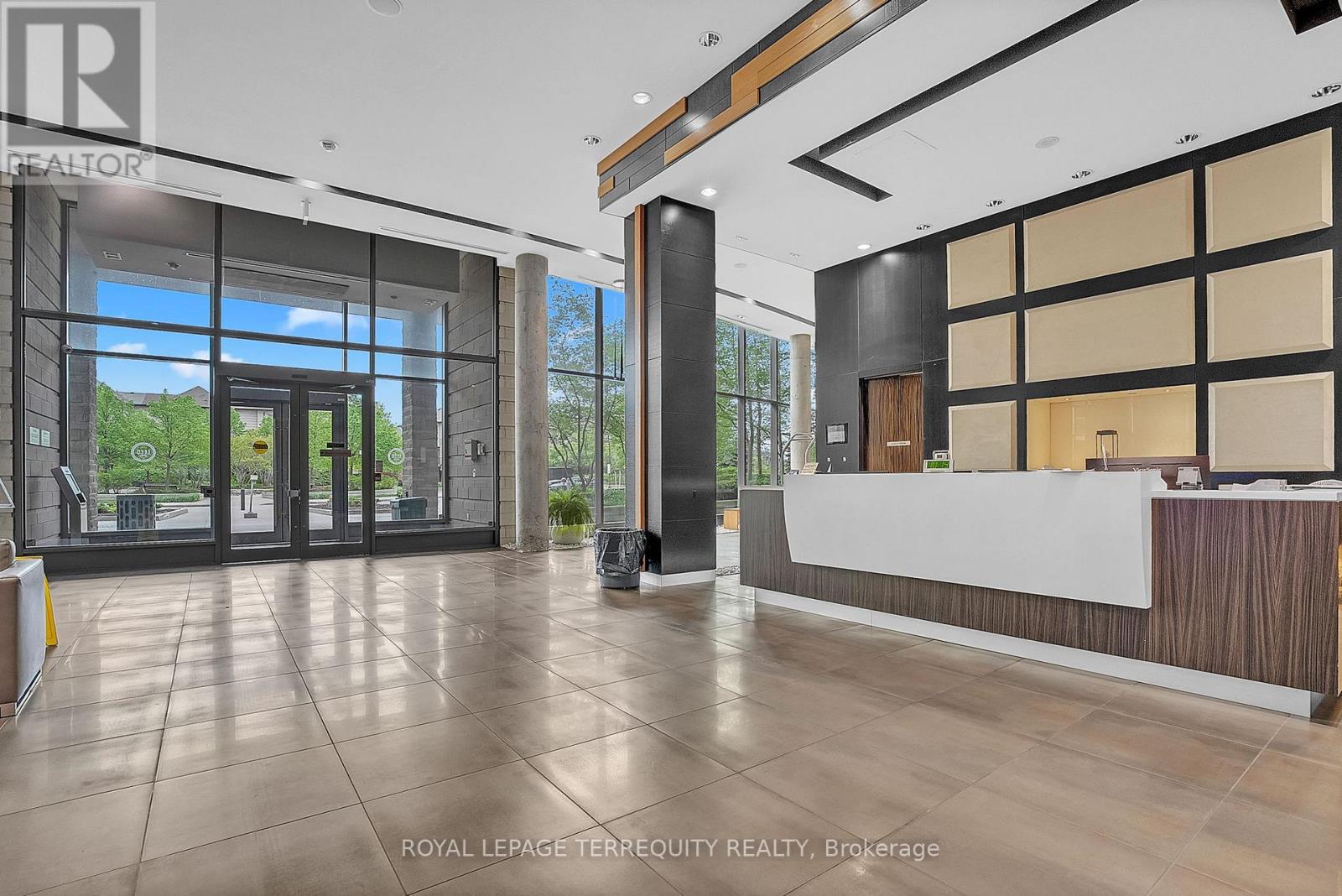 210 - 273 South Park Road, Markham, Ontario  L3T 0B5 - Photo 4 - N12160810