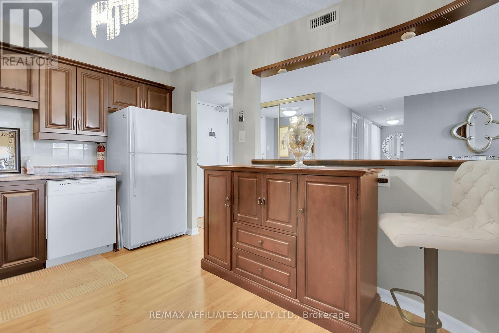 U303 - 200 Lafontaine Avenue, Ottawa, Ontario  K1L 8K8 - Photo 8 - X12160896