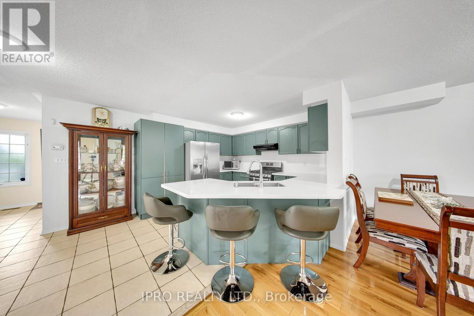 1244 Mowat Lane, Milton, Ontario  L8T 6C1 - Photo 8 - W12160817