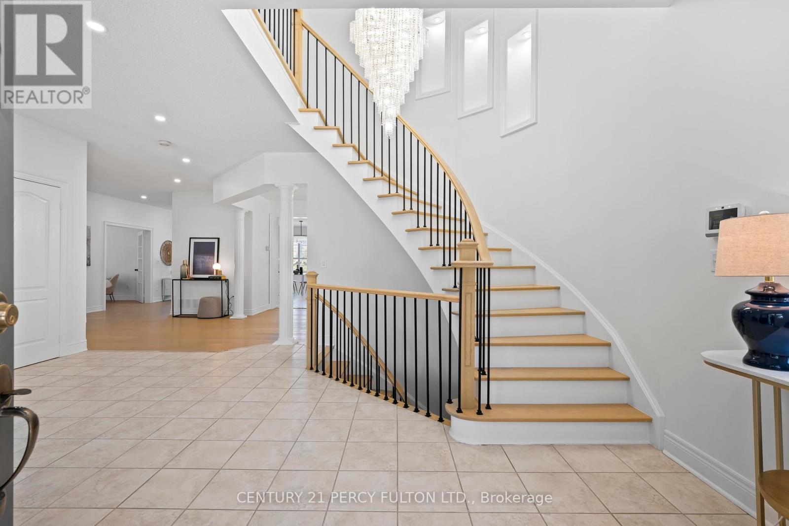 35 Donwoods Court, Brampton, Ontario  L6P 1T6 - Photo 2 - W12160827
