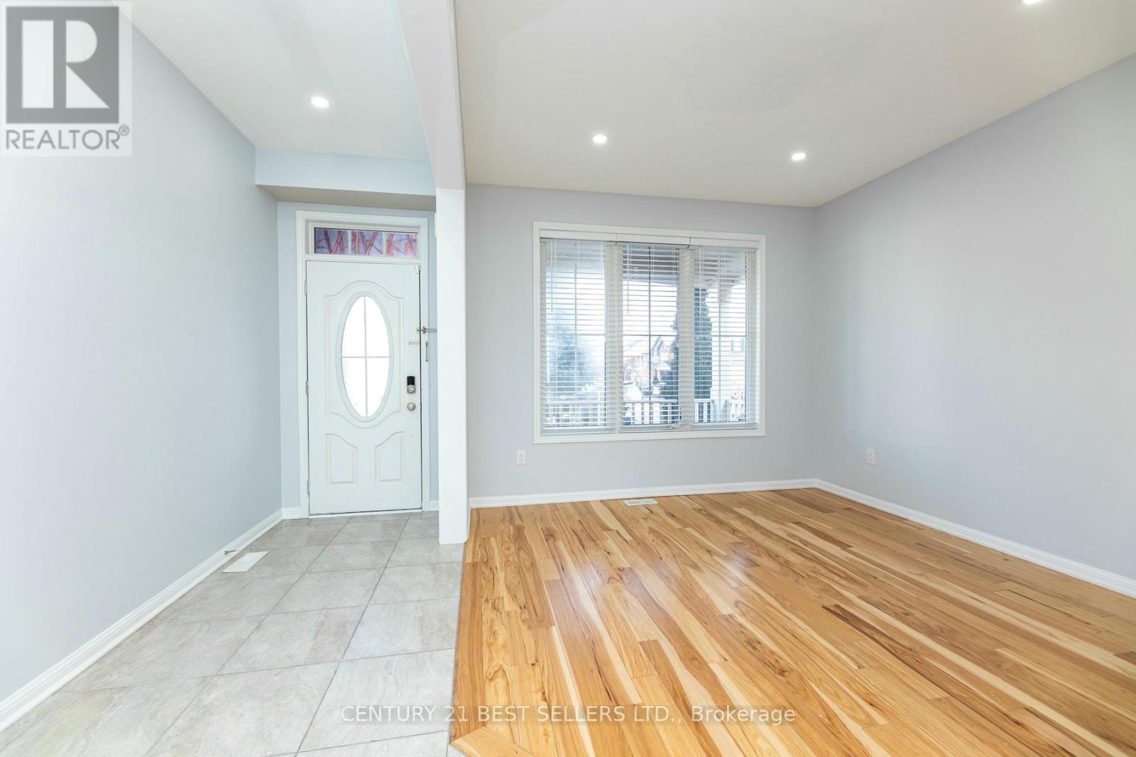 436 Tyrone Crescent, Milton (Wi Willmott), Ontario  L9T 8J8 - Photo 4 - W12160834