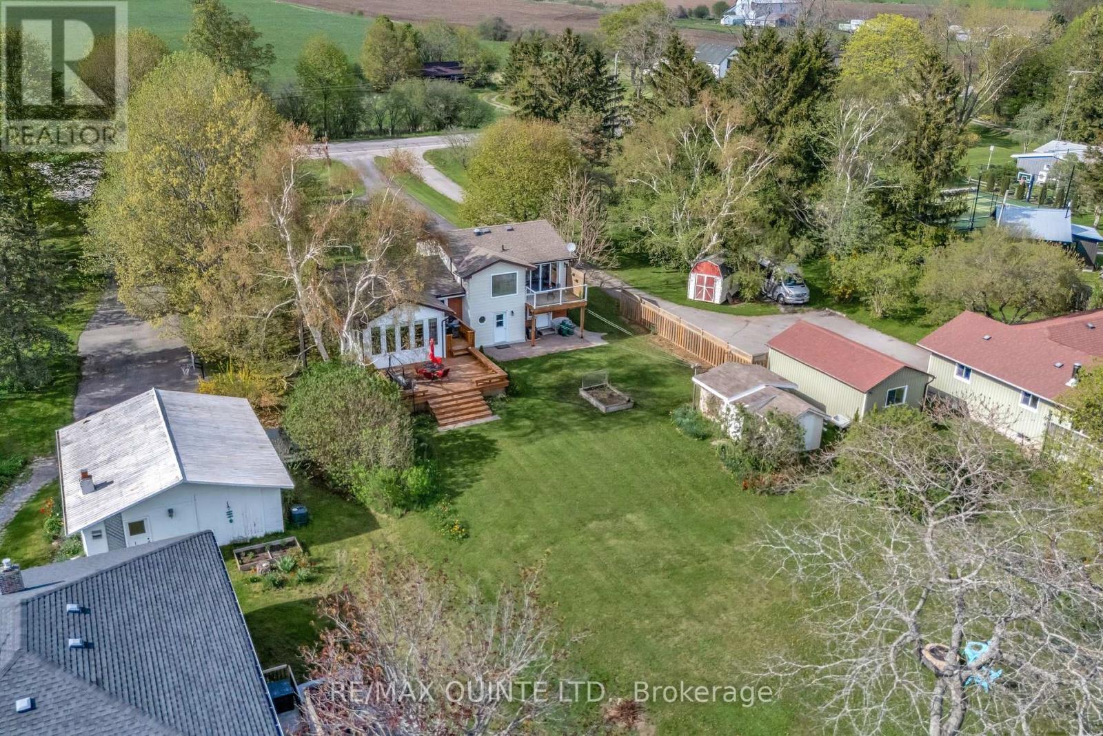 17035 Loyalist Parkway, Prince Edward County, Ontario  K0K 3L0 - Photo 6 - X12160890