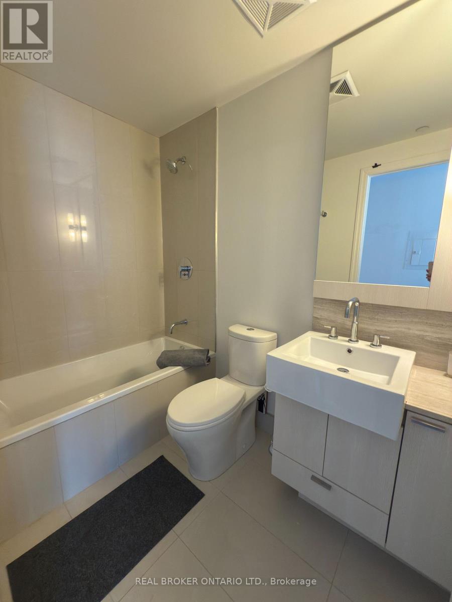 3008 - 88 Blue Jays Way, Toronto (Waterfront Communities), Ontario  M5V 2G3 - Photo 10 - C12160911