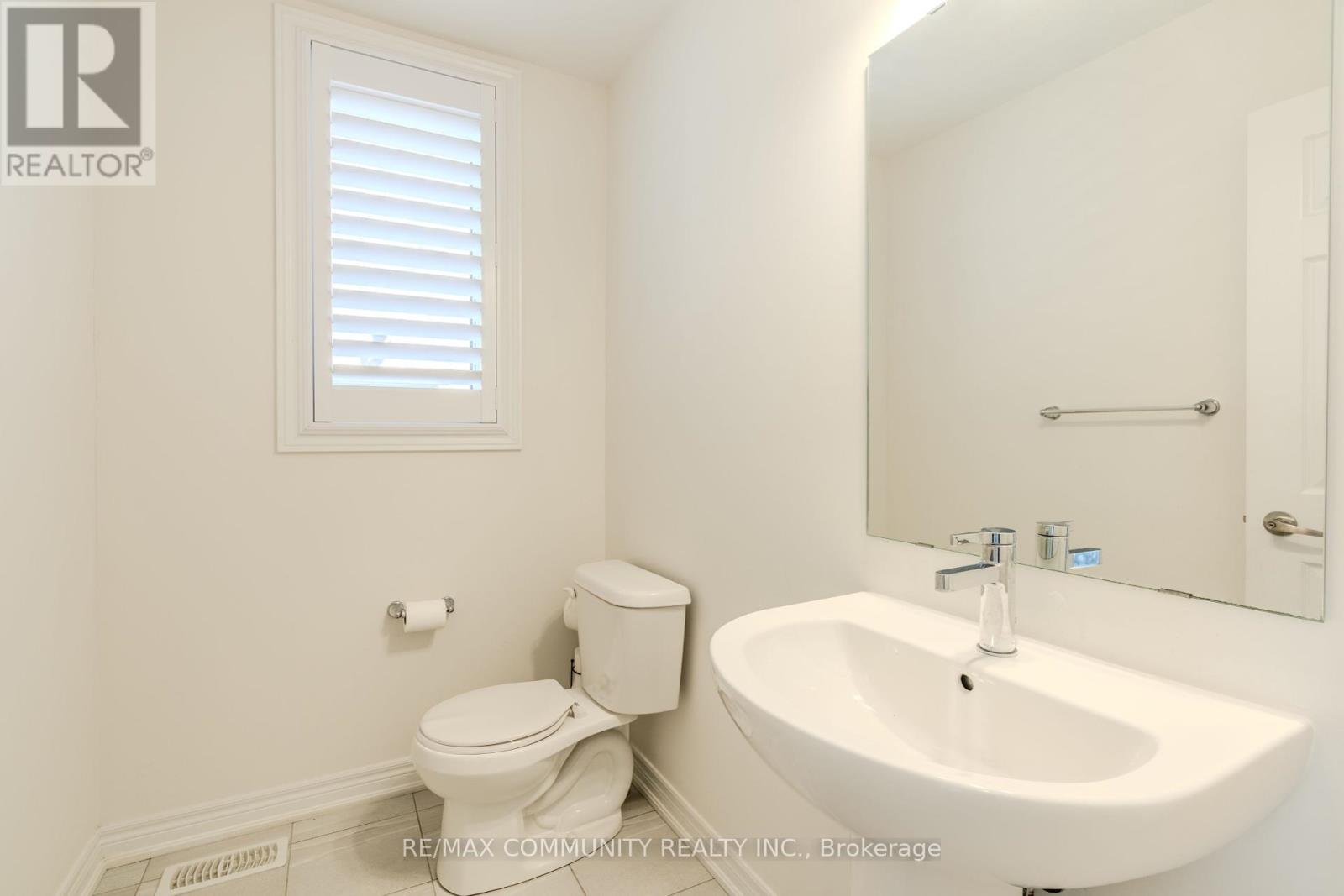5 Toulouse Street, Whitby, Ontario  L1P 0J2 - Photo 8 - E12160914