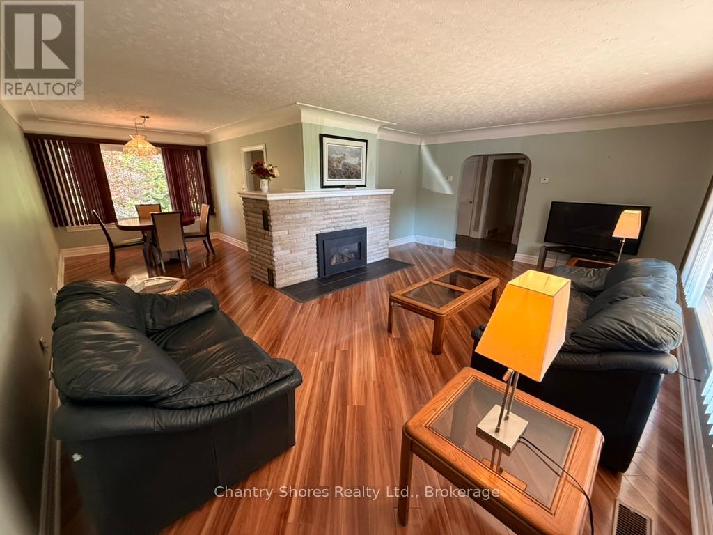 647 Eugenie Street E, Saugeen Shores, Ontario  N0H 2C4 - Photo 11 - X12149268