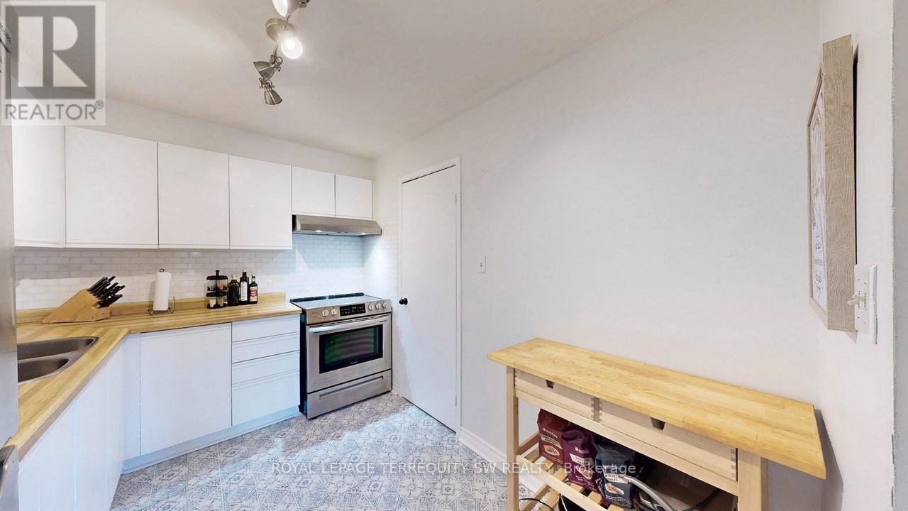 210 - 3835 Lake Shore Boulevard W, Toronto, Ontario  M8W 1R2 - Photo 10 - W12160900