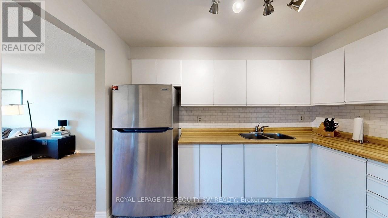 210 - 3835 Lake Shore Boulevard W, Toronto, Ontario  M8W 1R2 - Photo 12 - W12160900