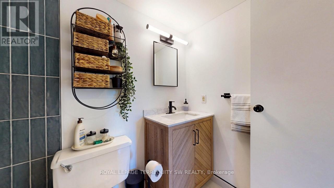 210 - 3835 Lake Shore Boulevard W, Toronto, Ontario  M8W 1R2 - Photo 23 - W12160900