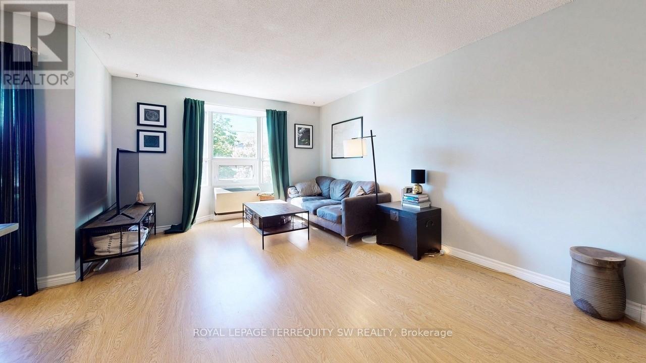 210 - 3835 Lake Shore Boulevard W, Toronto, Ontario  M8W 1R2 - Photo 4 - W12160900