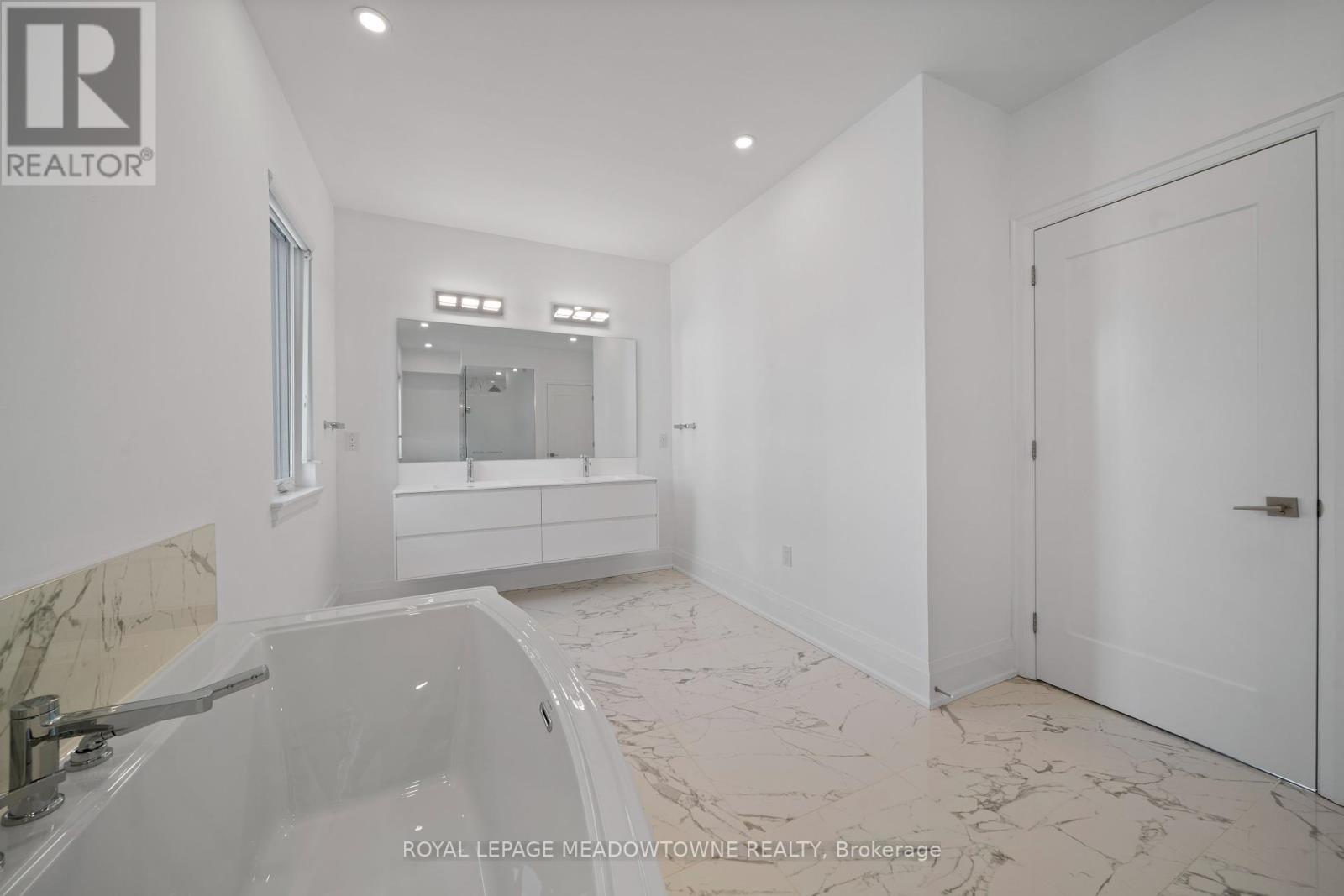 121 High Street W, Mississauga, Ontario  L5H 1K4 - Photo 31 - W12160908