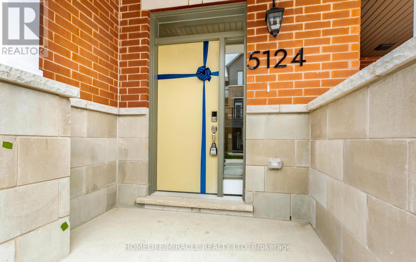 5124 Vetere Street, Mississauga (Churchill Meadows), Ontario  L5M 2S8 - Photo 2 - W12160912